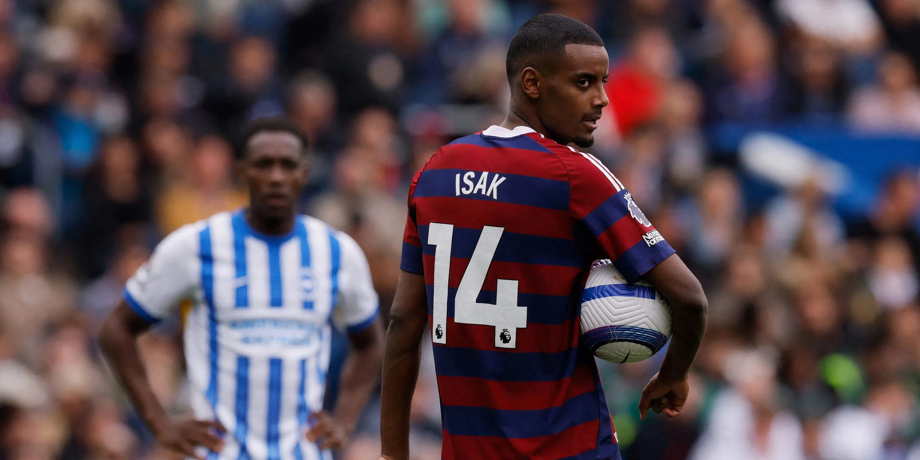 Alexander Isak thực hiện quả phạt đền quyết định trận Newcastle vs Brighton