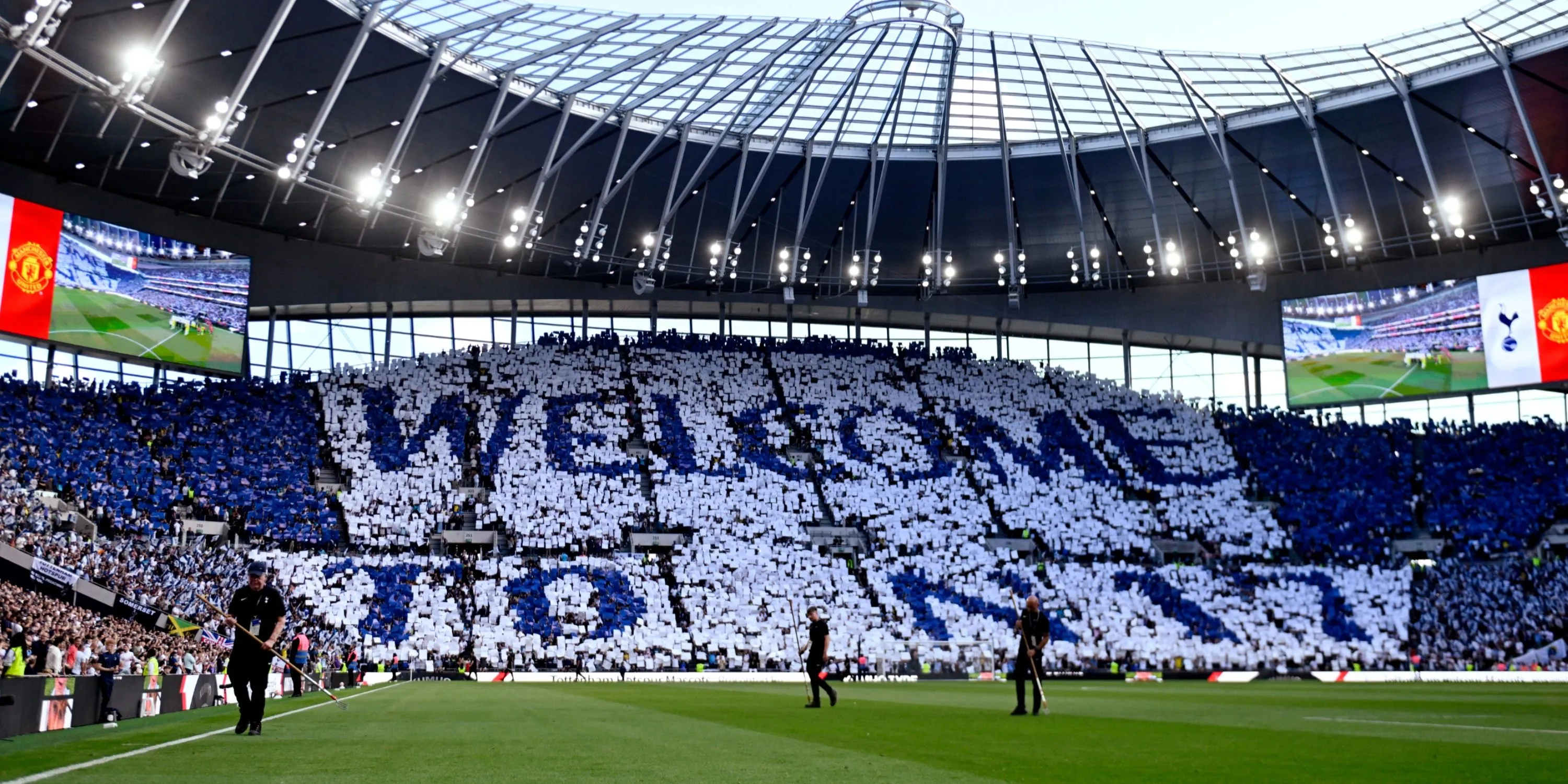 Chủ tịch Tottenham Hotspur, Daniel Levy, tại sân vận động của câu lạc bộ.