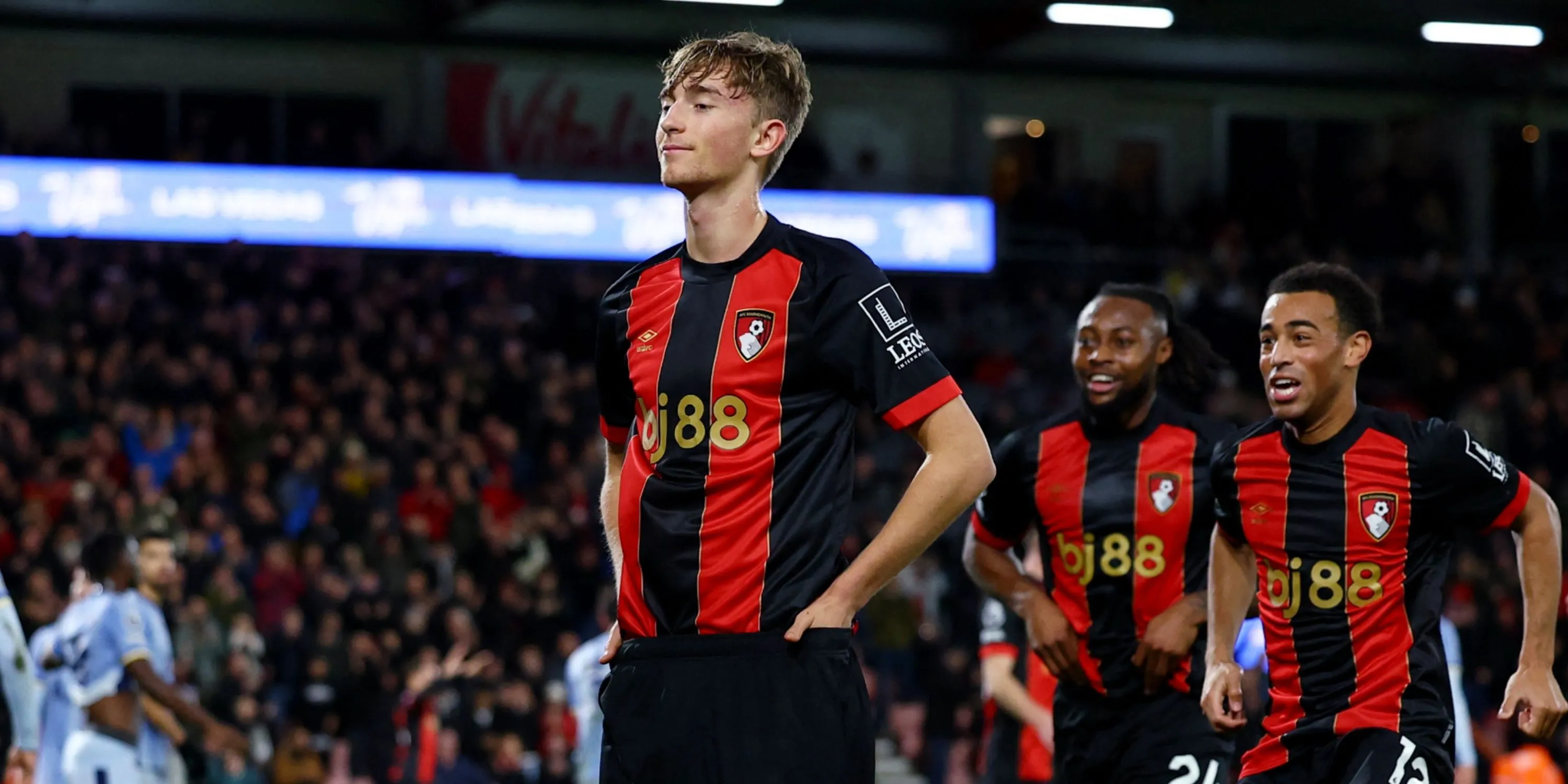 Dean Huijsen trong màu áo Bournemouth, mục tiêu phòng ngự của Liverpool