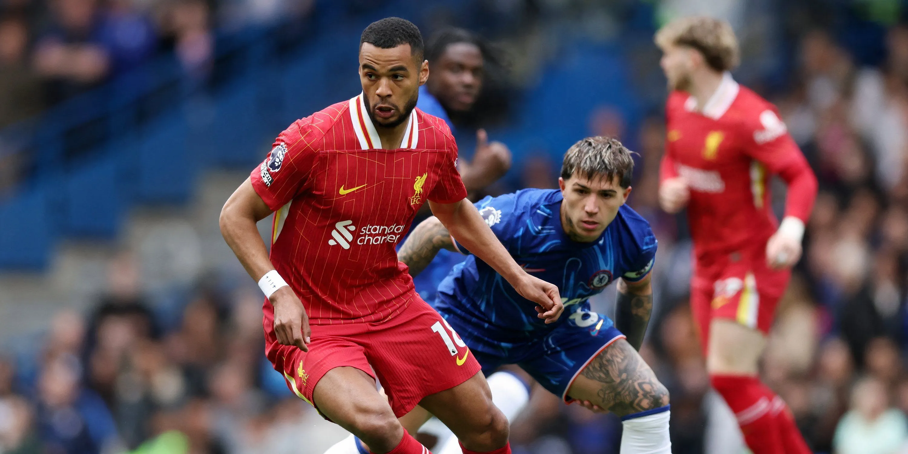 Enzo Fernandez ăn mừng bàn thắng sớm vào lưới Liverpool cho Chelsea
