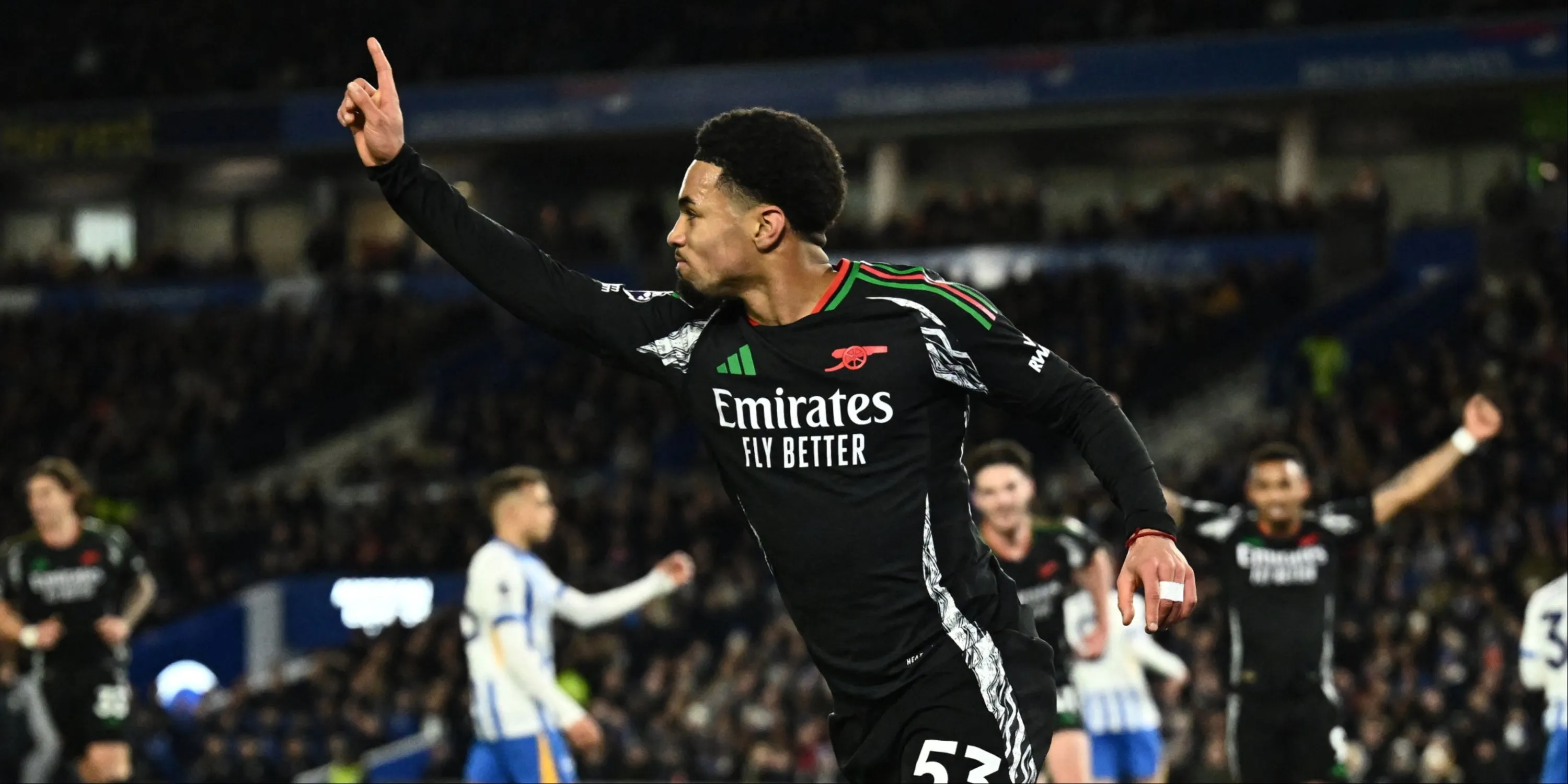 Ethan Nwaneri, tài năng trẻ của Arsenal, trong một trận đấu với Brighton, được kỳ vọng là sự thay thế tiềm năng cho Odegaard