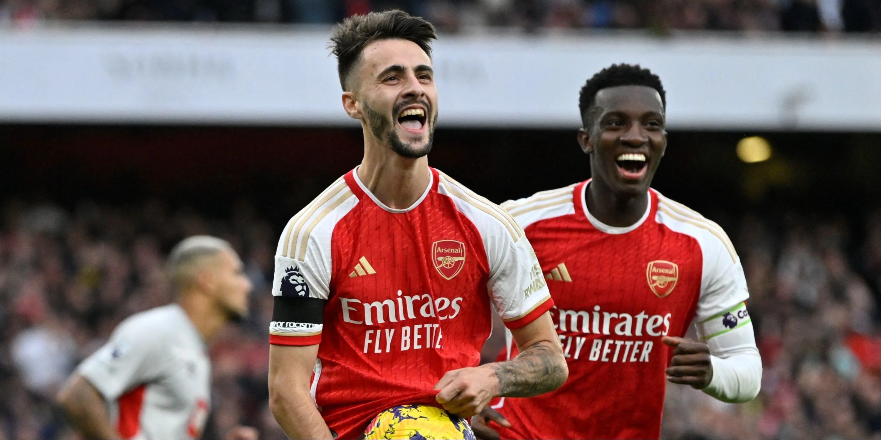 Fabio Vieira trong màu áo Arsenal, trước khi được cho mượn sang Porto để tìm kiếm cơ hội thi đấu