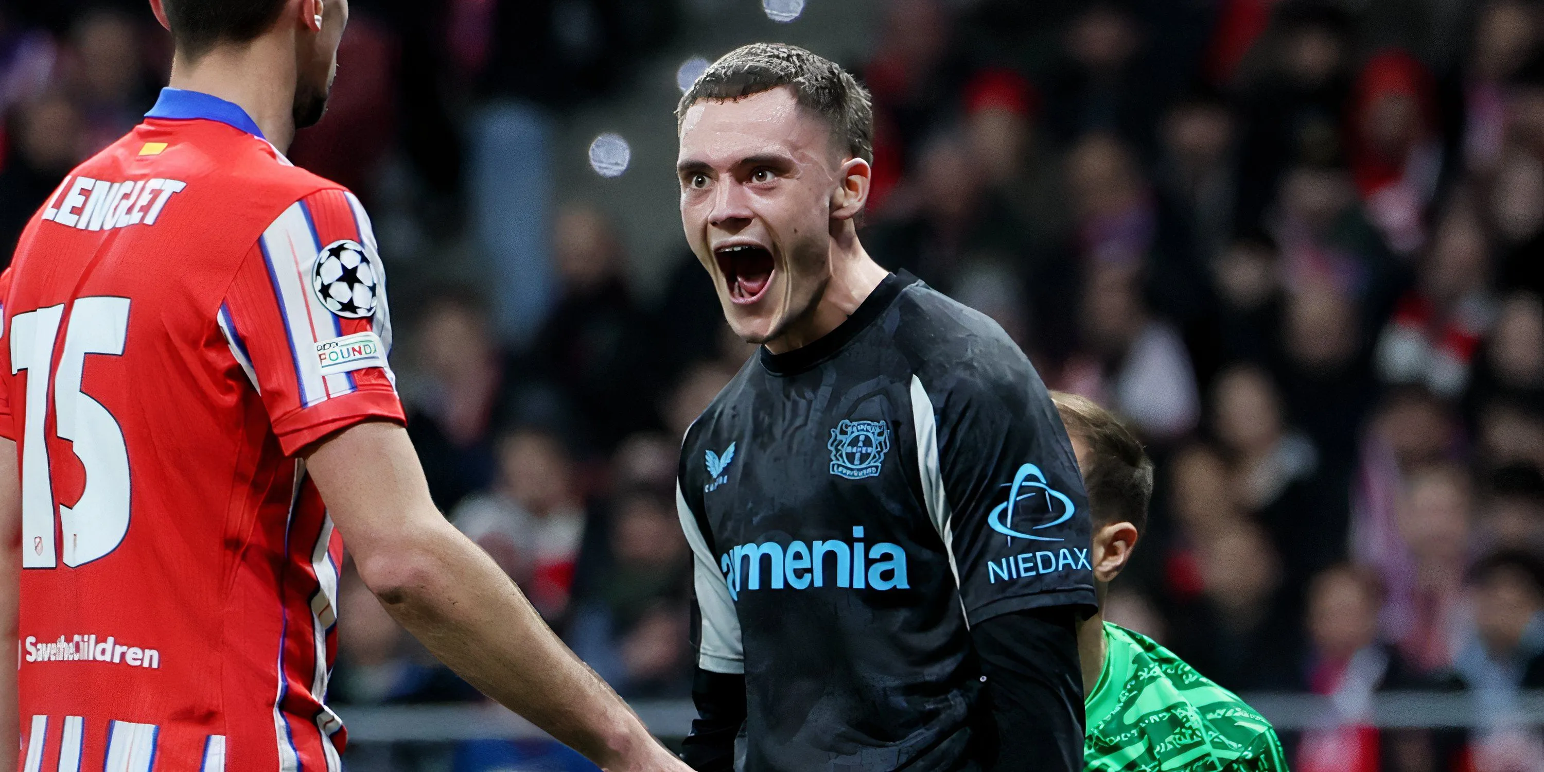 Florian Wirtz của Bayer Leverkusen thi đấu trong trận gặp Atletico Madrid