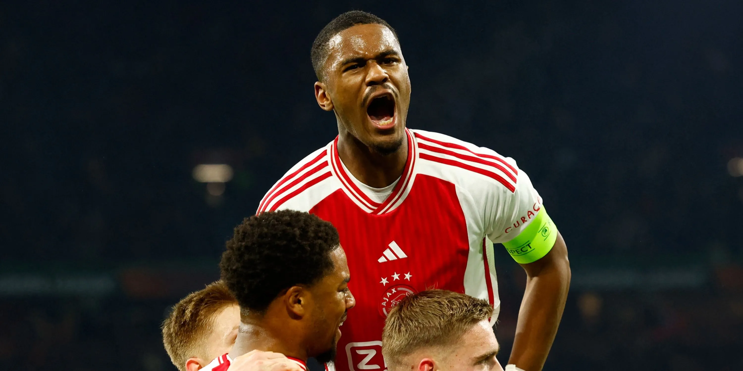 Hậu vệ trẻ Jorrel Hato của Ajax trong màu áo câu lạc bộ