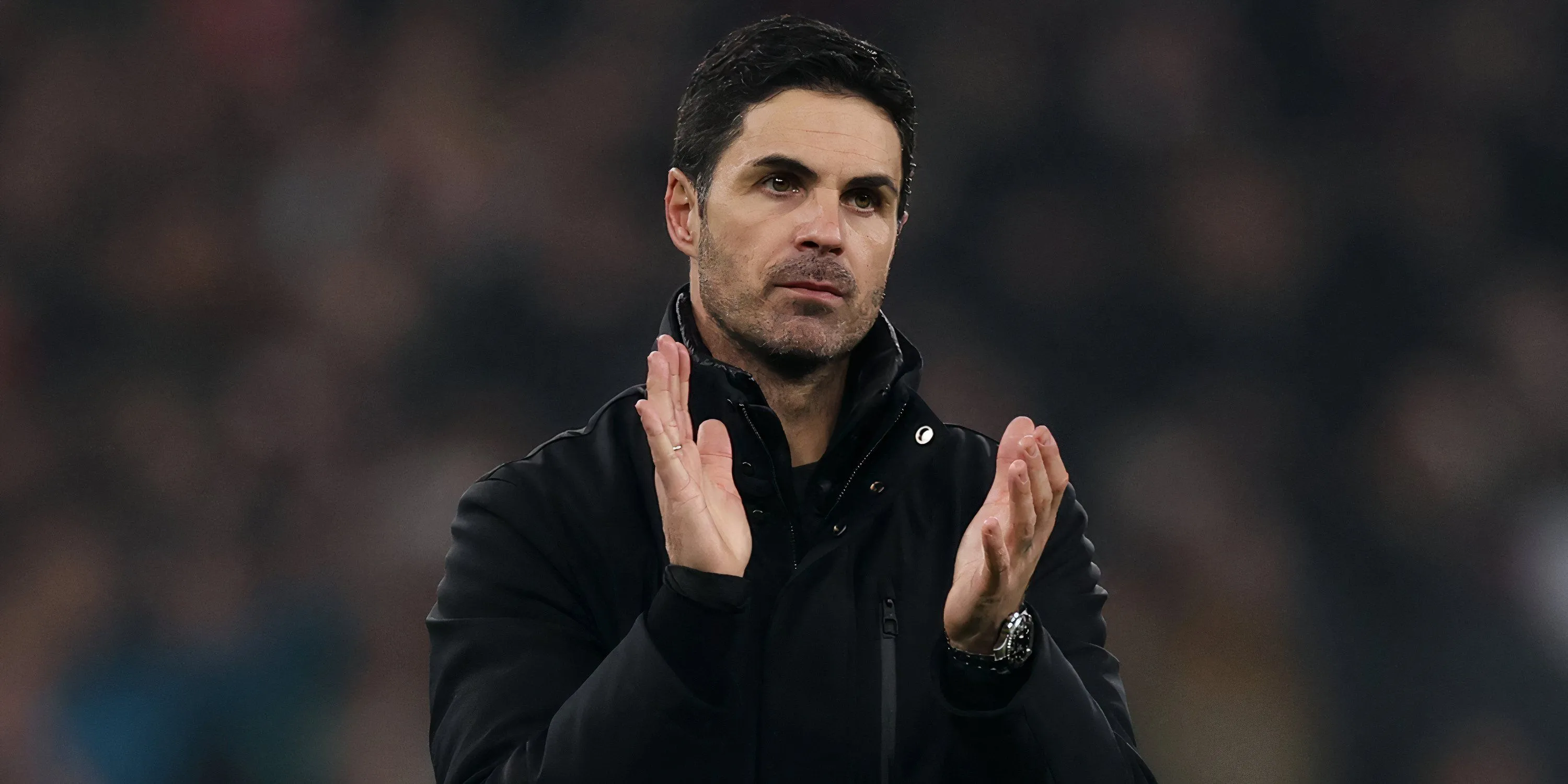 HLV Mikel Arteta của Arsenal vỗ tay tri ân người hâm mộ Pháo Thủ