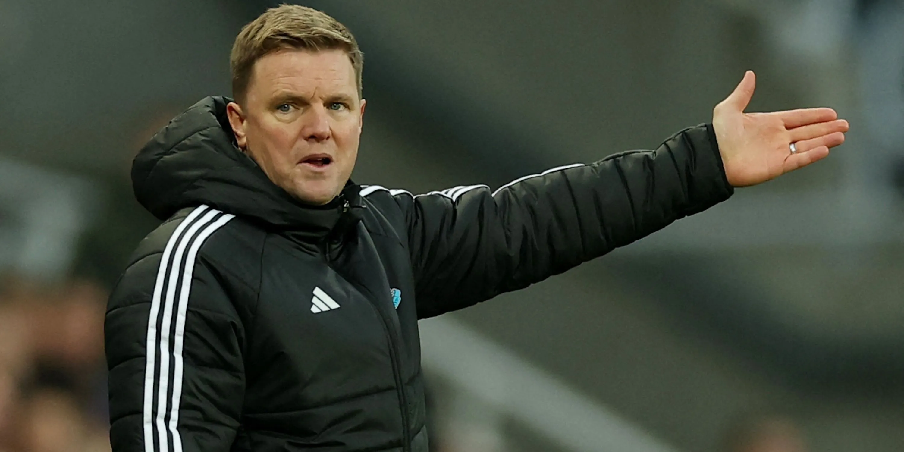 Huấn luyện viên Eddie Howe của Newcastle United đang phản ứng trên sân