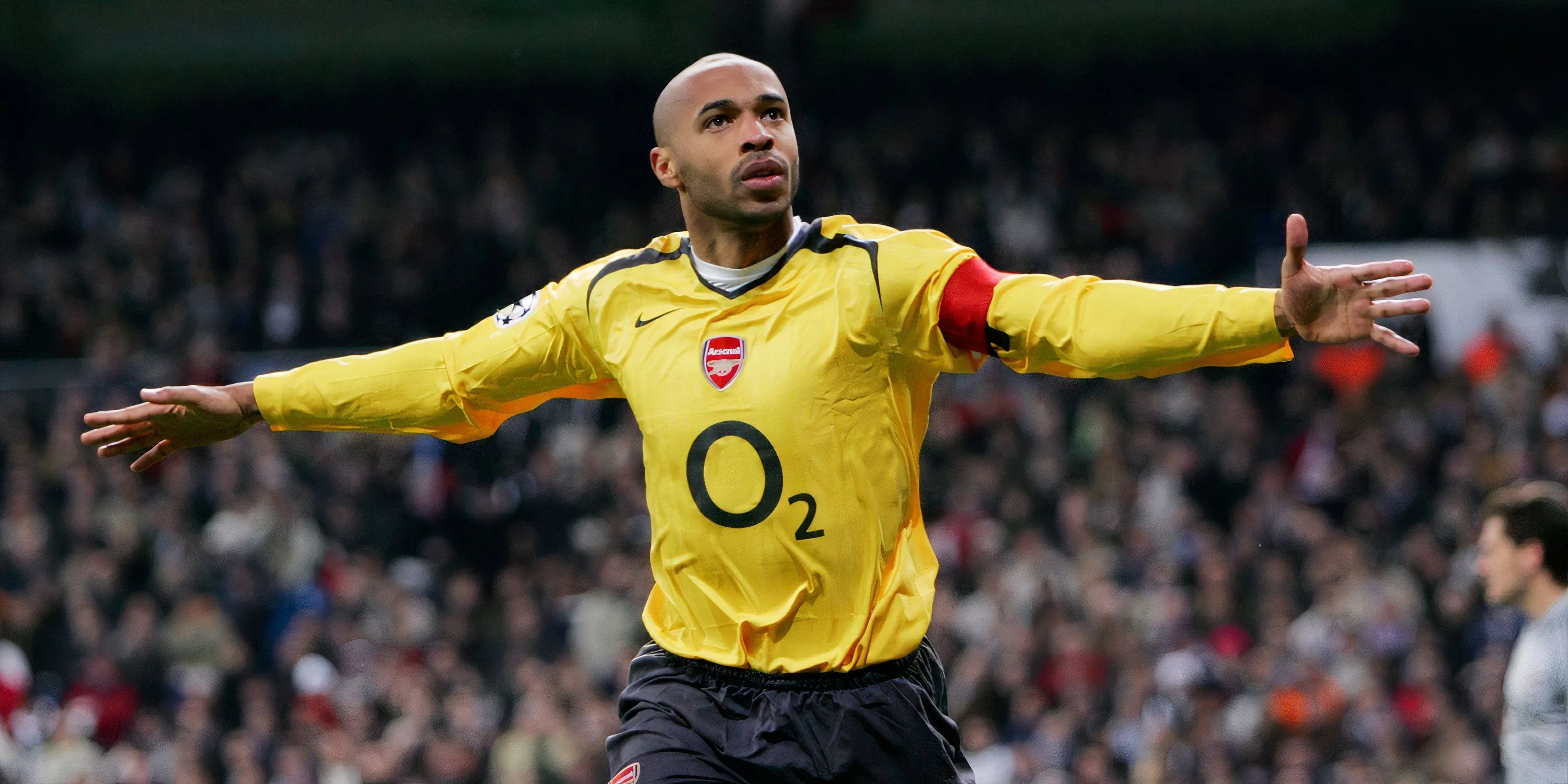 Huyền thoại Thierry Henry trong màu áo Arsenal