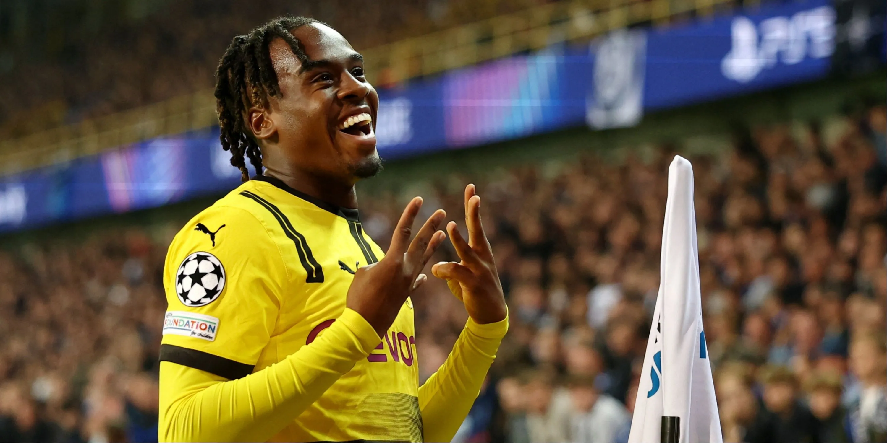 Jamie Gittens thi đấu năng nổ trong màu áo Borussia Dortmund