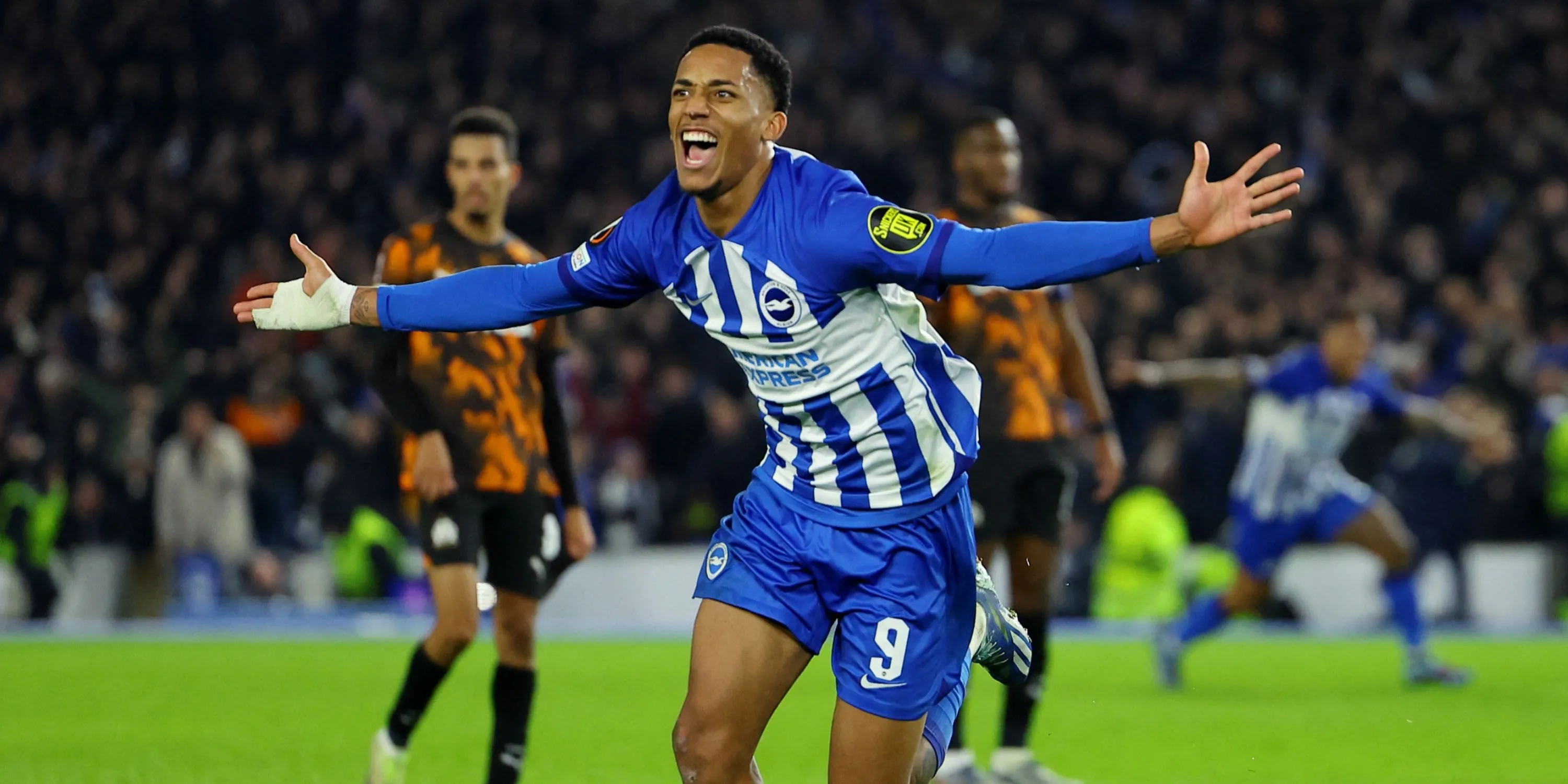 Joao Pedro ăn mừng bàn thắng cho Brighton tại Europa League