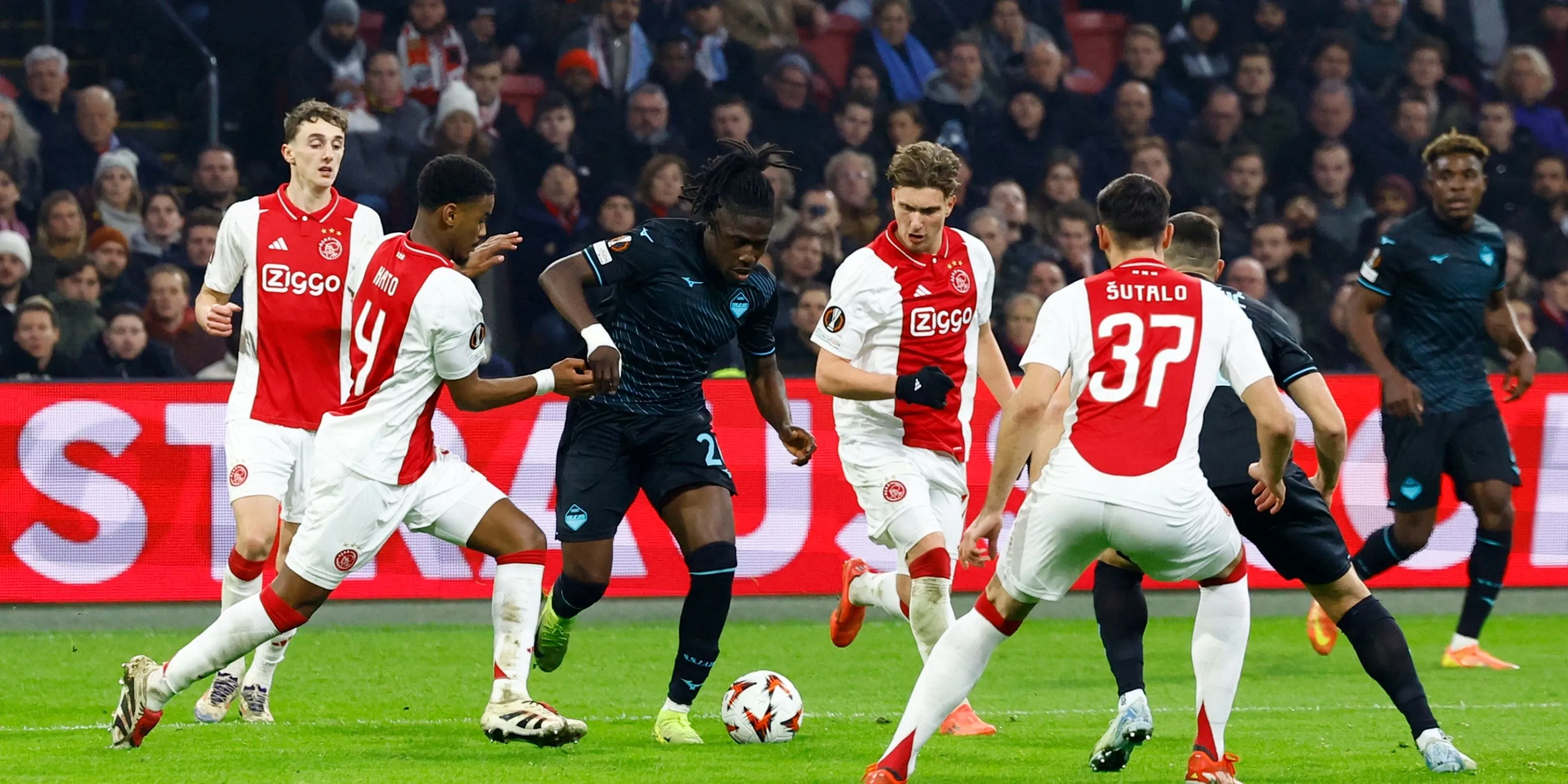 Jorrel Hato của Ajax - một mục tiêu chuyển nhượng khác của Chelsea
