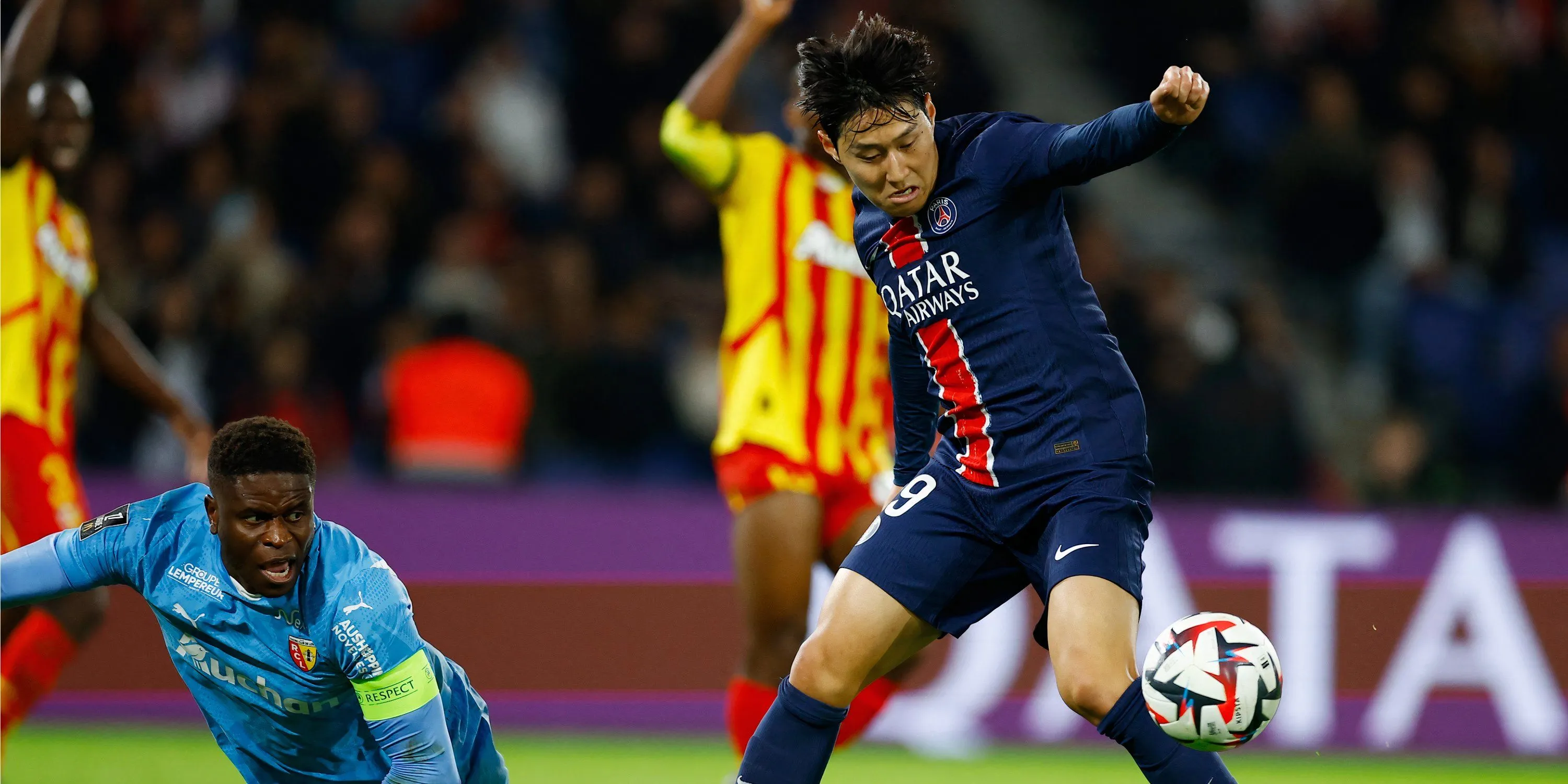 Lee Kang-in trong màu áo Paris Saint-Germain mùa giải 2024-2025