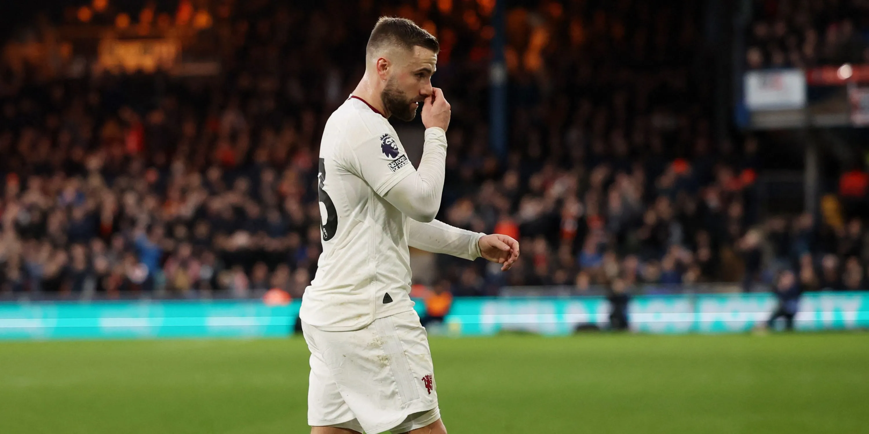 Luke Shaw trong màu áo Man United đối mặt với áp lực