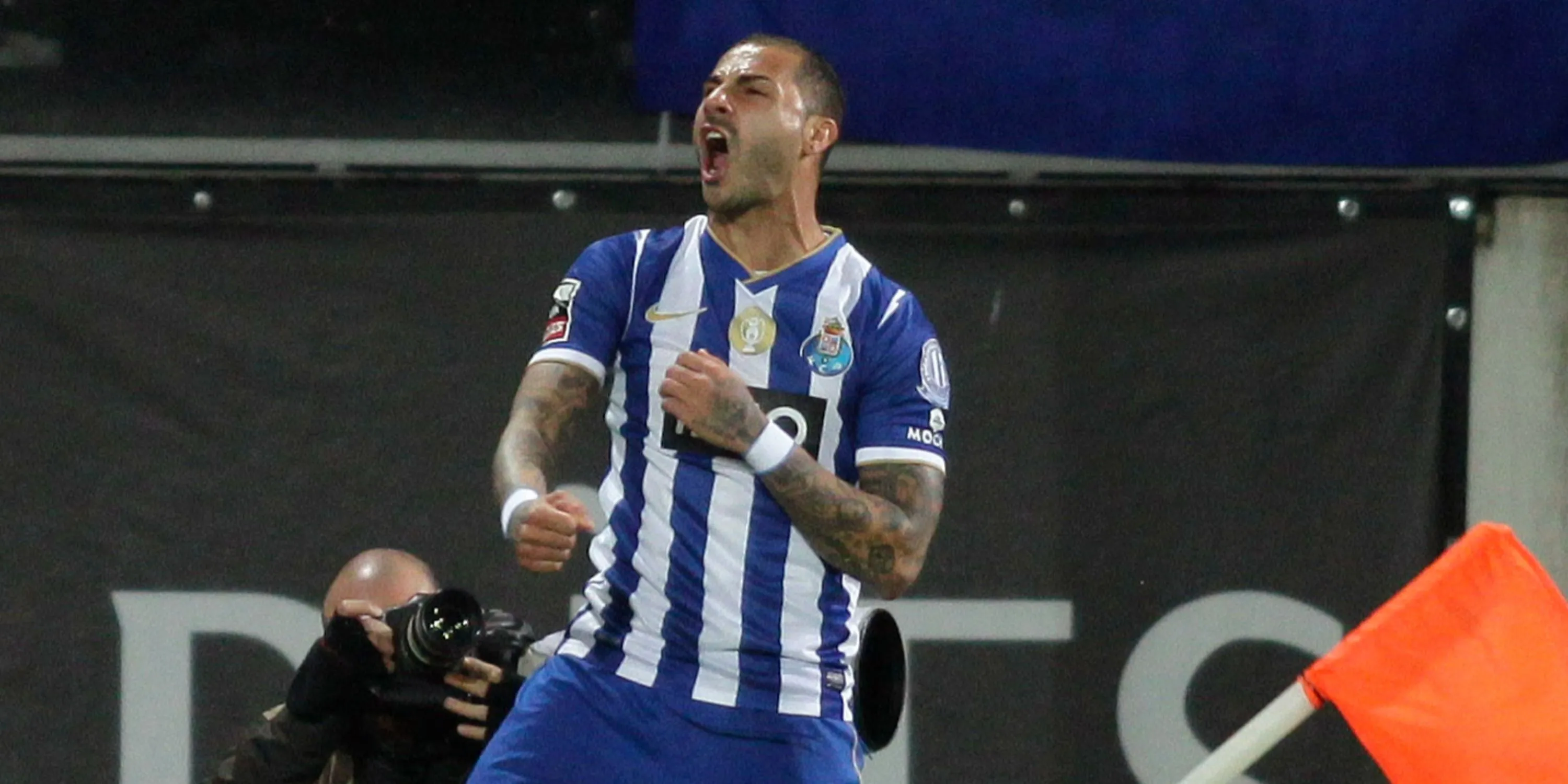 Ricardo Quaresma thực hiện cú trivela điệu nghệ và kỹ thuật cho Porto