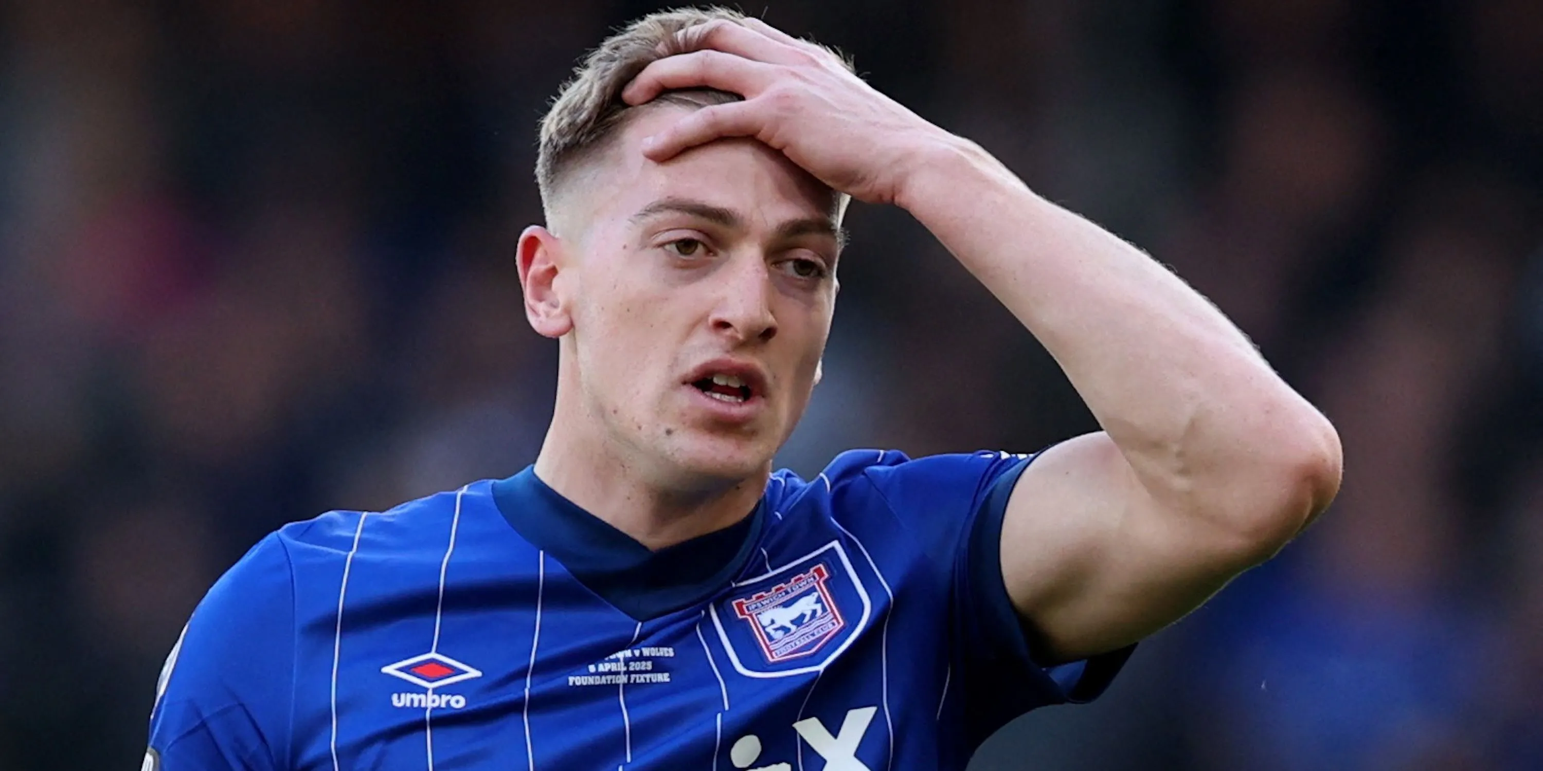 Tiền đạo Liam Delap của Ipswich Town tỏ ra thất vọng