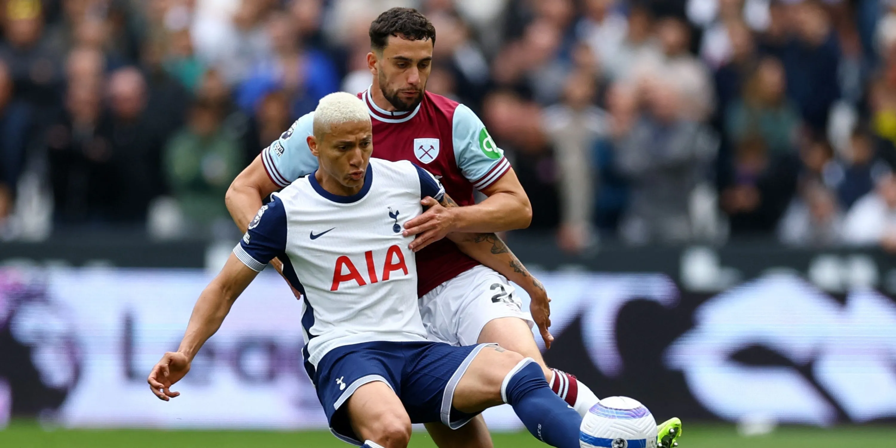 Tiền đạo Richarlison thi đấu mờ nhạt trong màu áo Tottenham