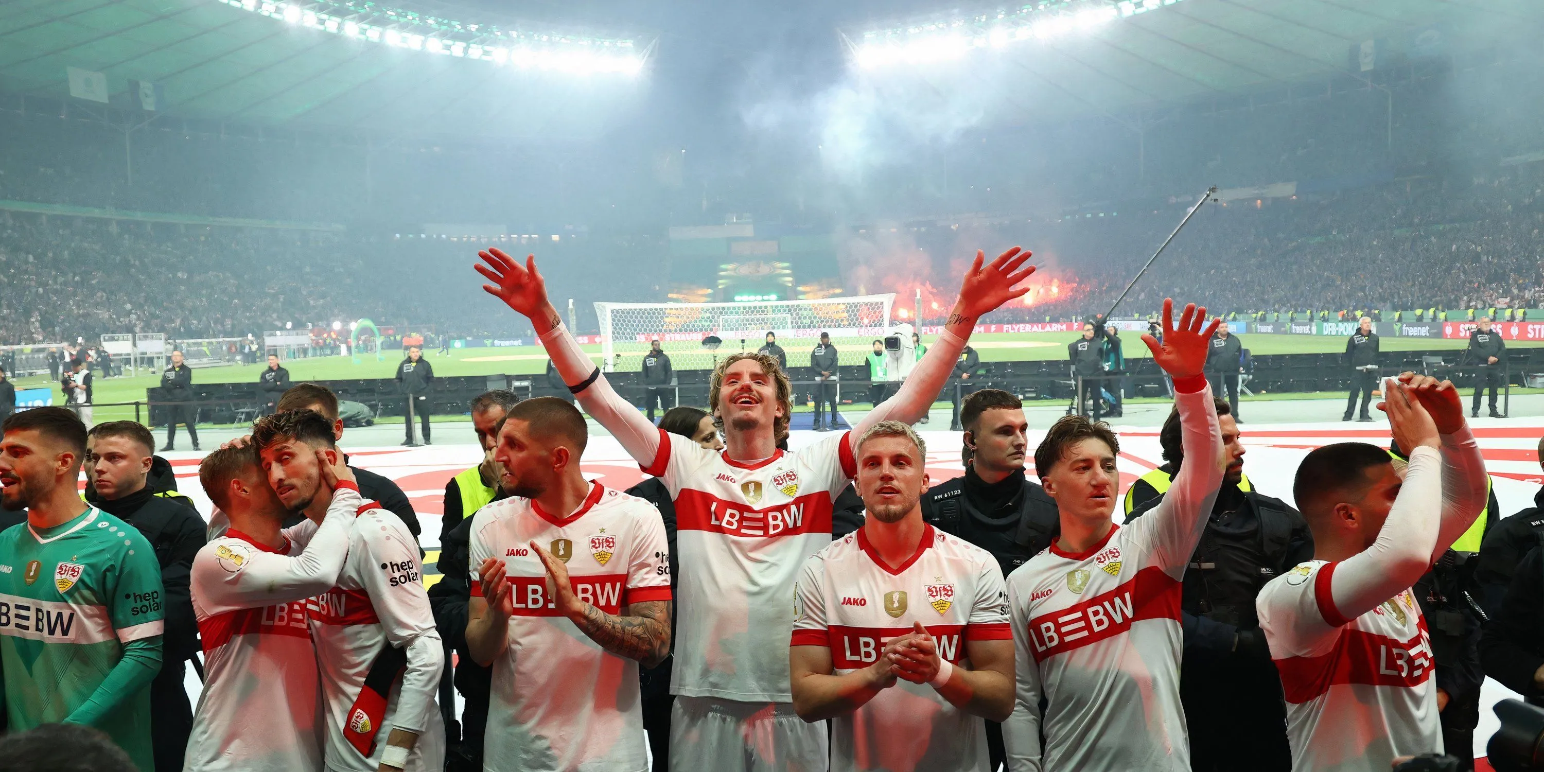 Chân dung tiền đạo trẻ Nick Woltemade, người được liên hệ với Liverpool