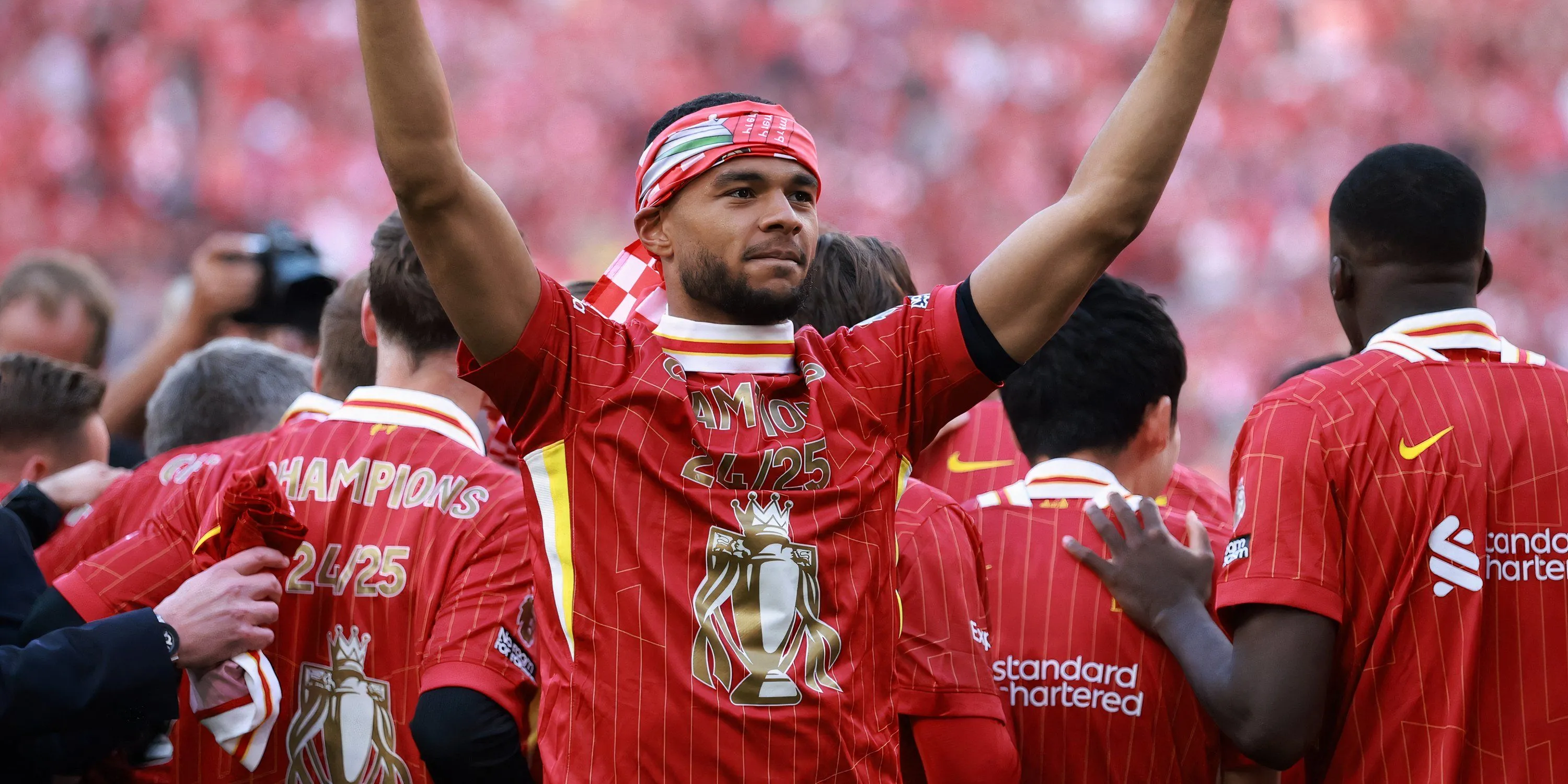 Cody Gakpo ăn mừng danh hiệu Premier League cùng Liverpool