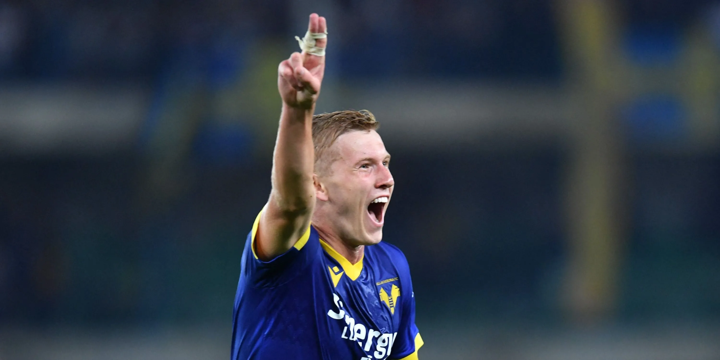 Hậu vệ Josh Doig trong màu áo Hellas Verona ở giải VĐQG Italia Serie A