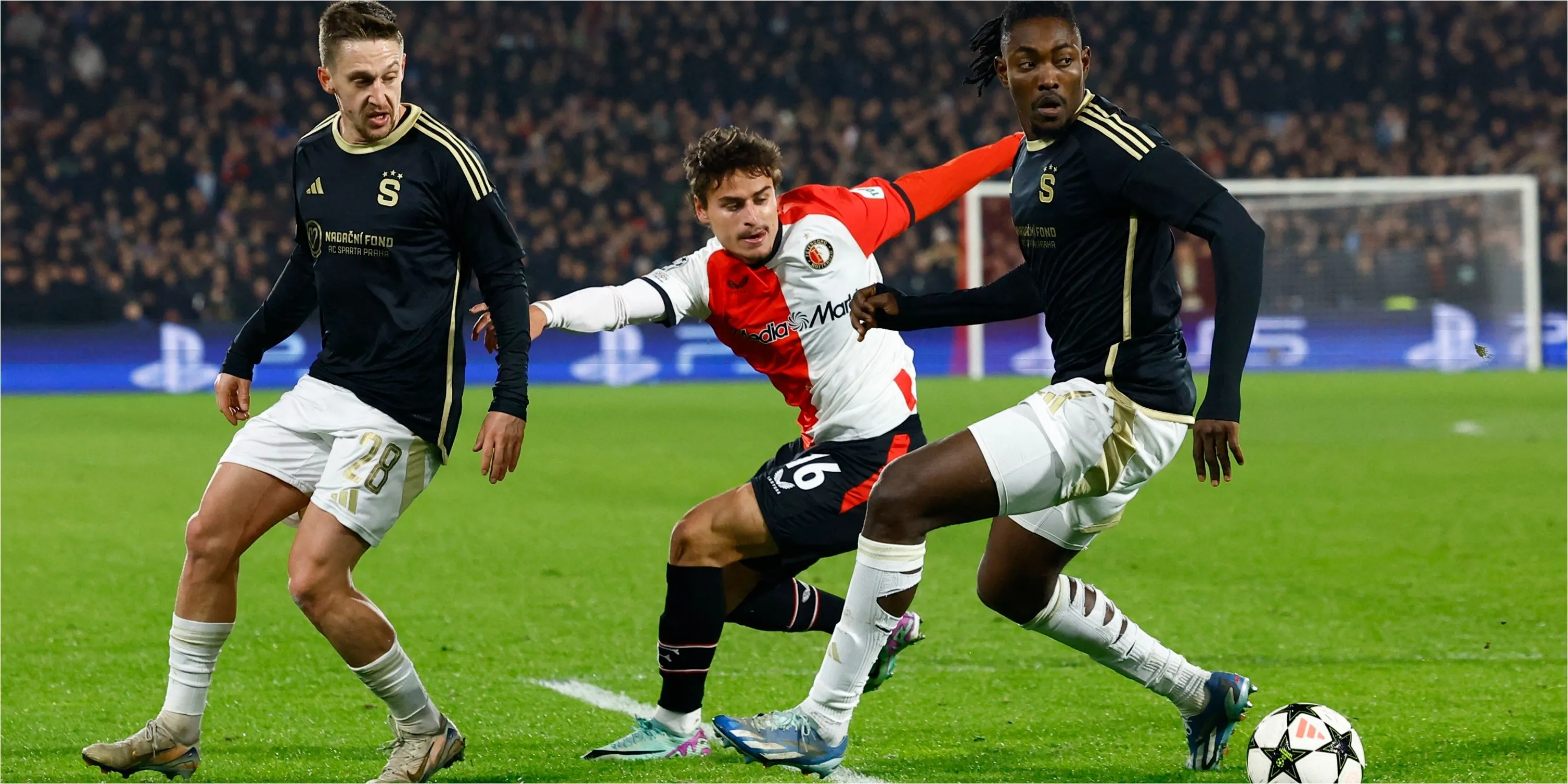 Hugo Bueno trong thời gian thi đấu cho Feyenoord, mục tiêu chuyển nhượng của Leeds