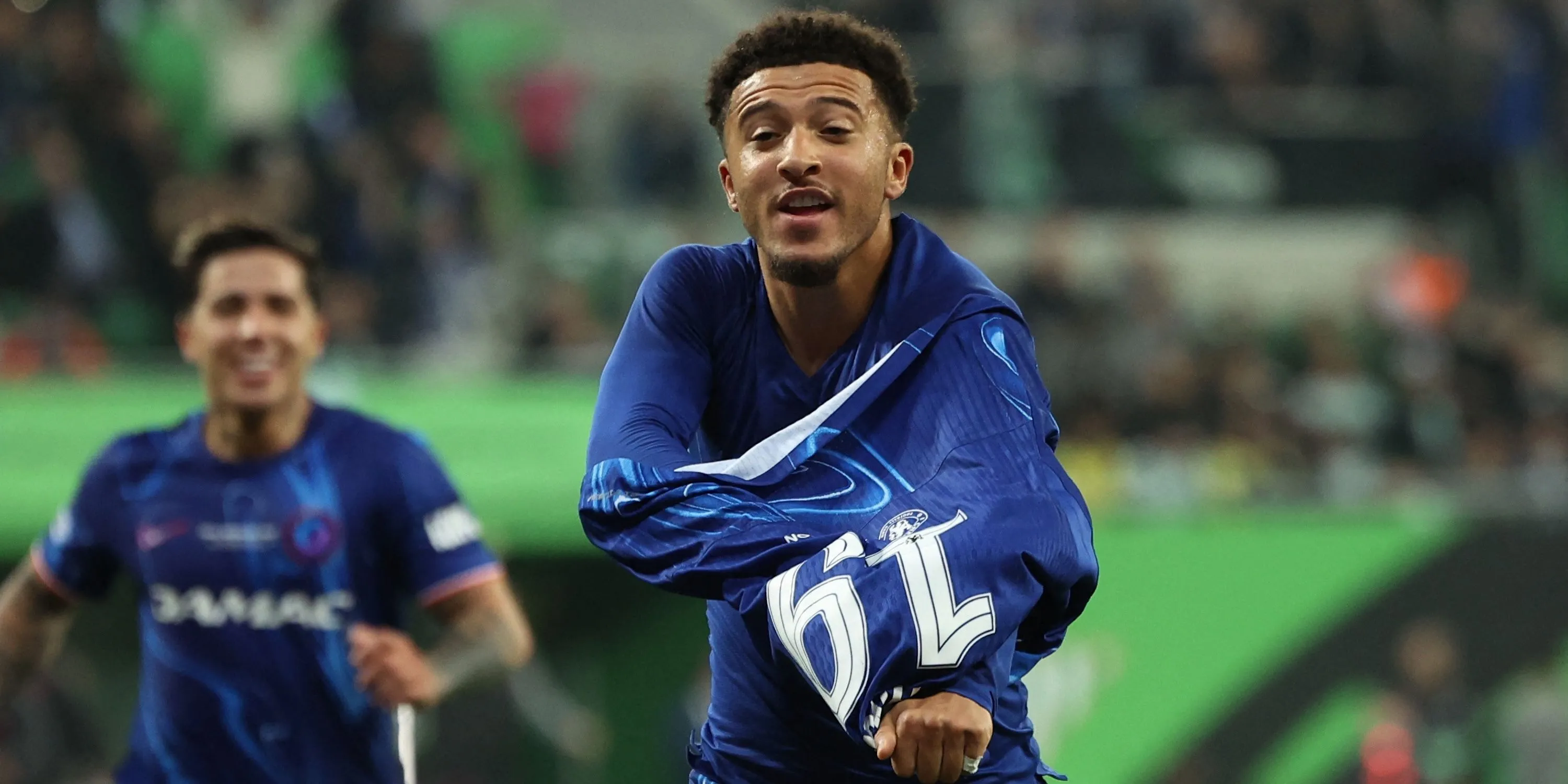 Jadon Sancho của Chelsea ăn mừng bàn thắng thứ ba của họ