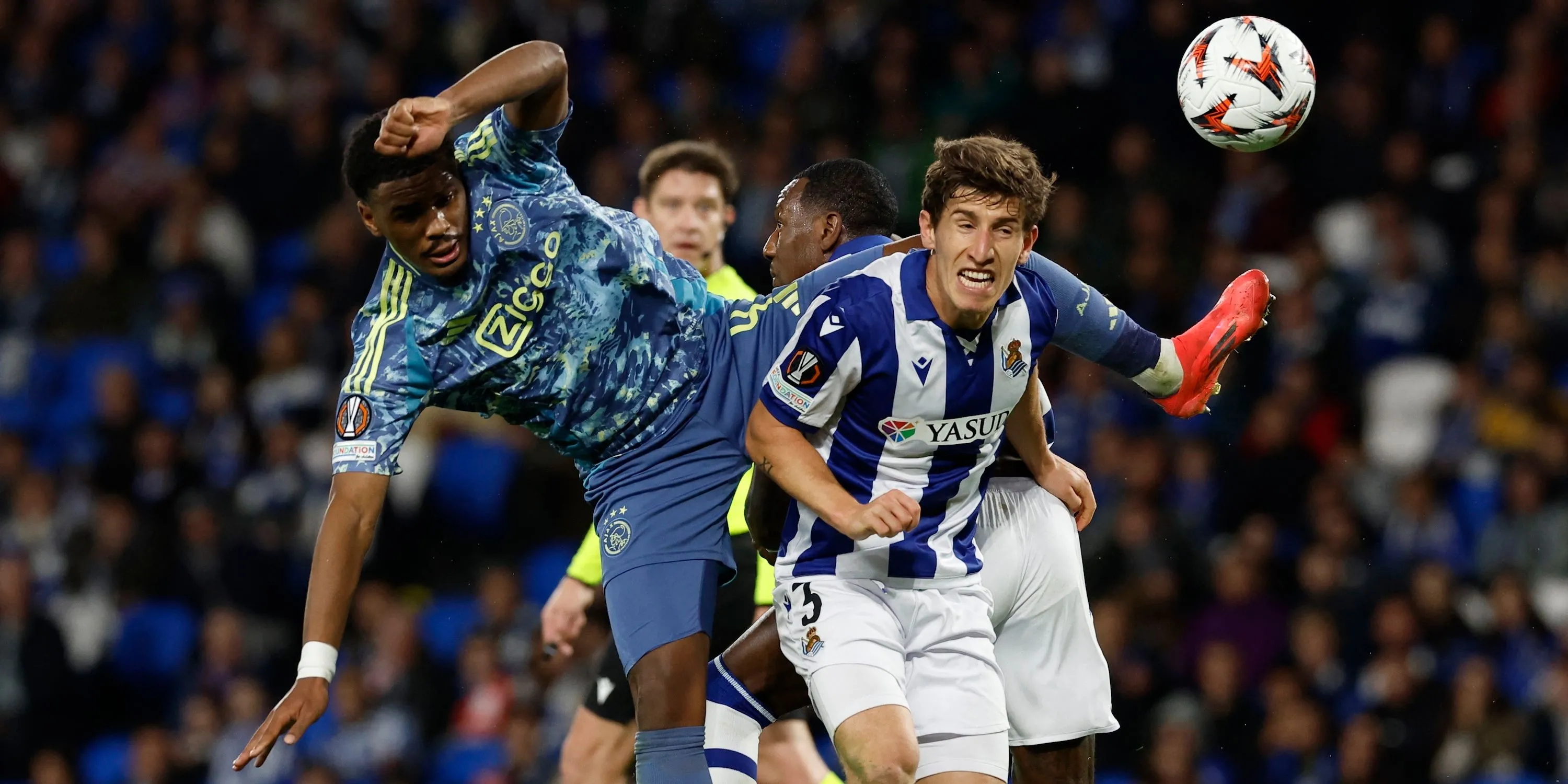 Jorrel Hato, mục tiêu của Chelsea, trong màu áo Ajax Amsterdam