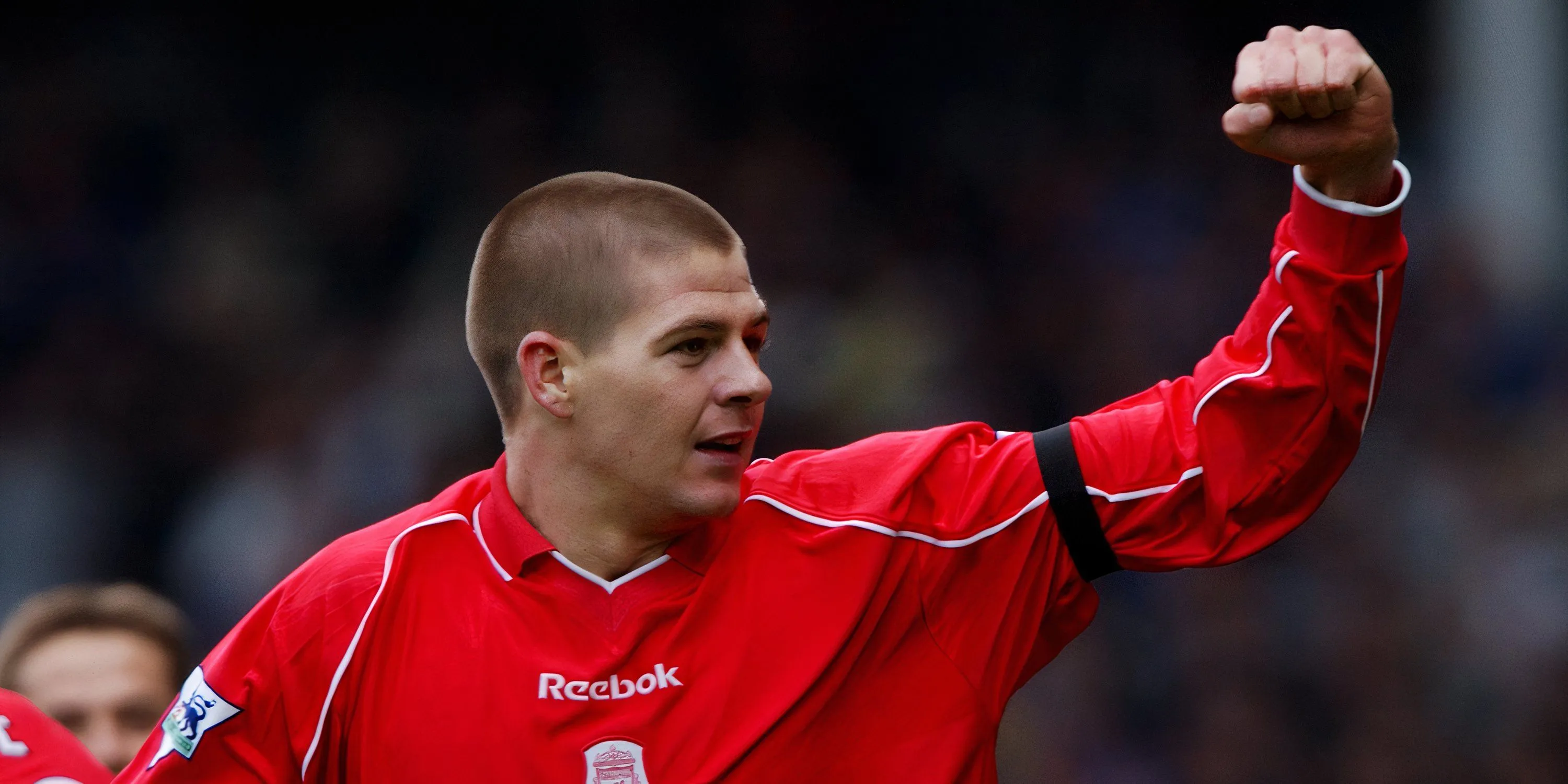 Khoảnh khắc của Steven Gerrard trong trận derby Merseyside.