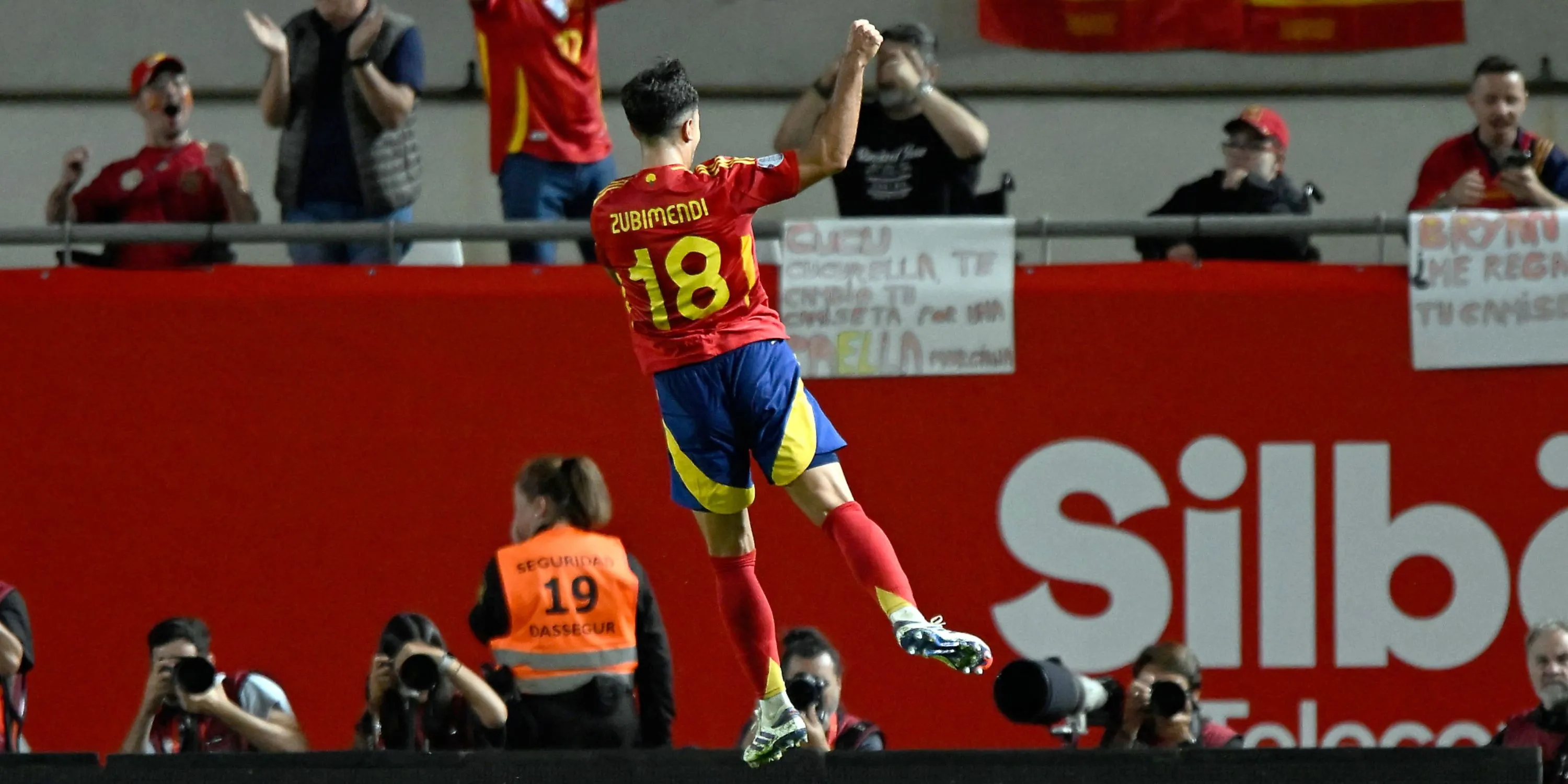 Martin Zubimendi được cho là đã hoàn tất thủ tục gia nhập Arsenal