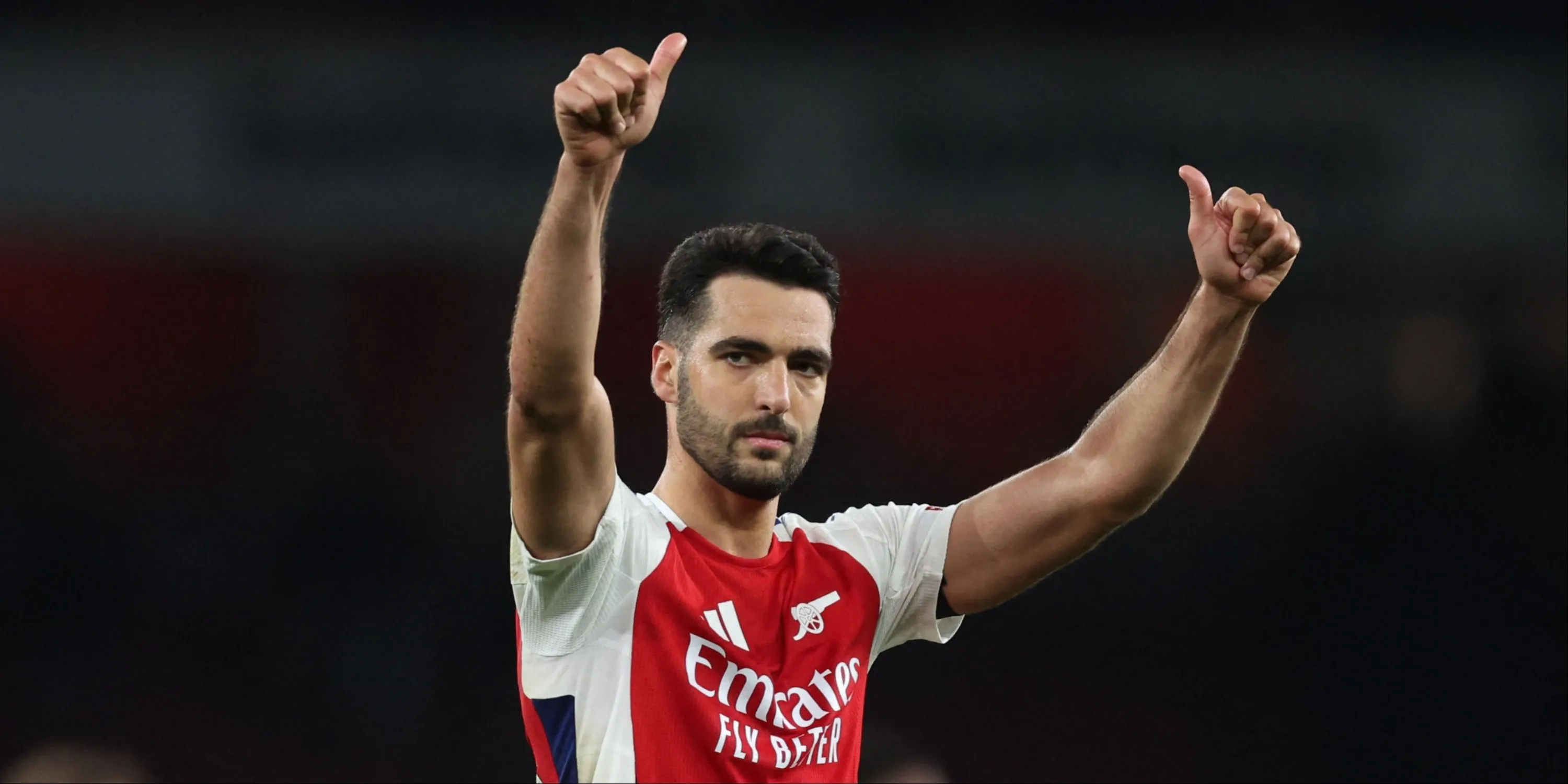 Mikel Merino trong màu áo Arsenal khi được bố trí đá tiền đạo bất đắc dĩ