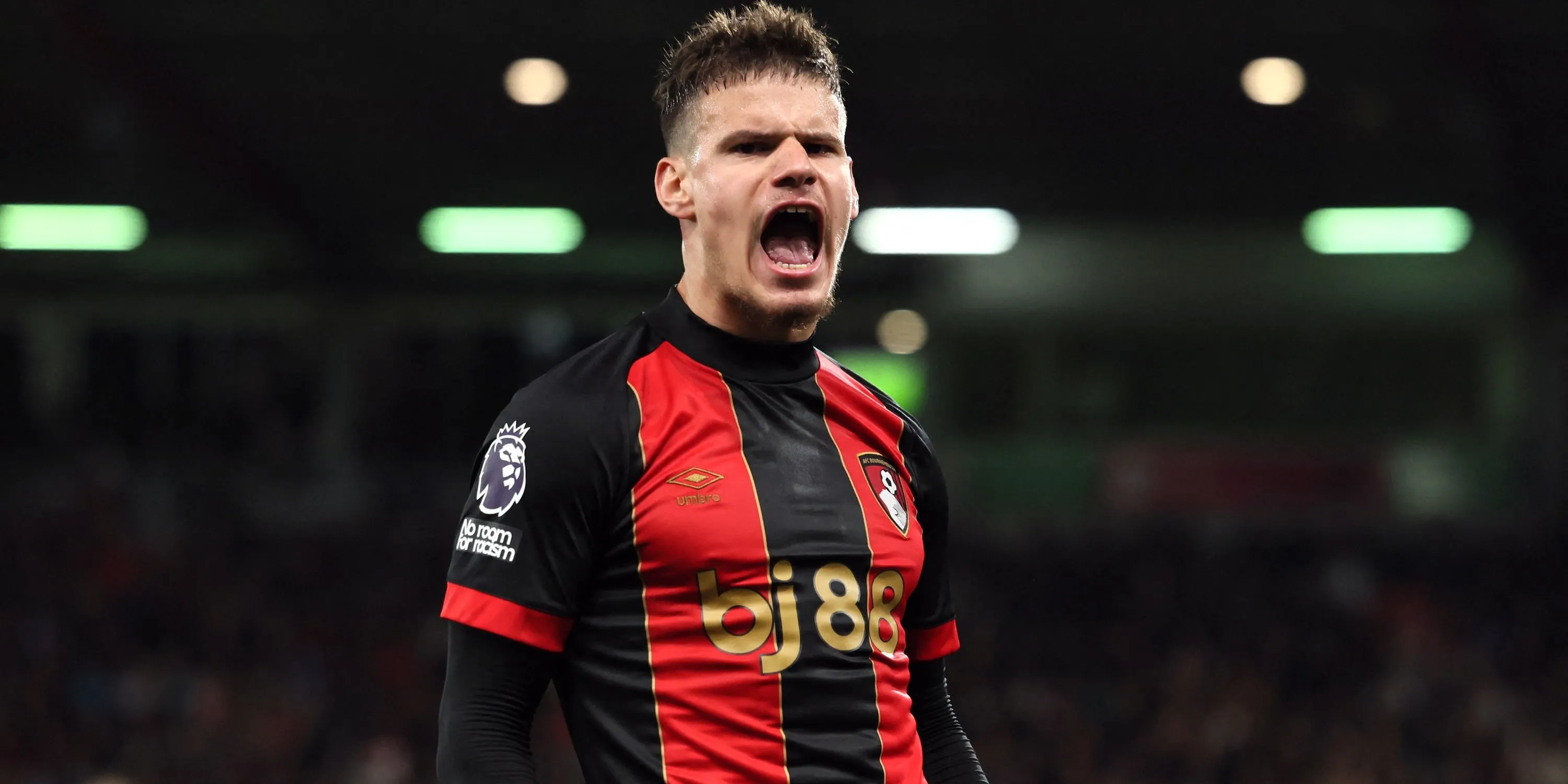 Milos Kerkez của AFC Bournemouth thi đấu