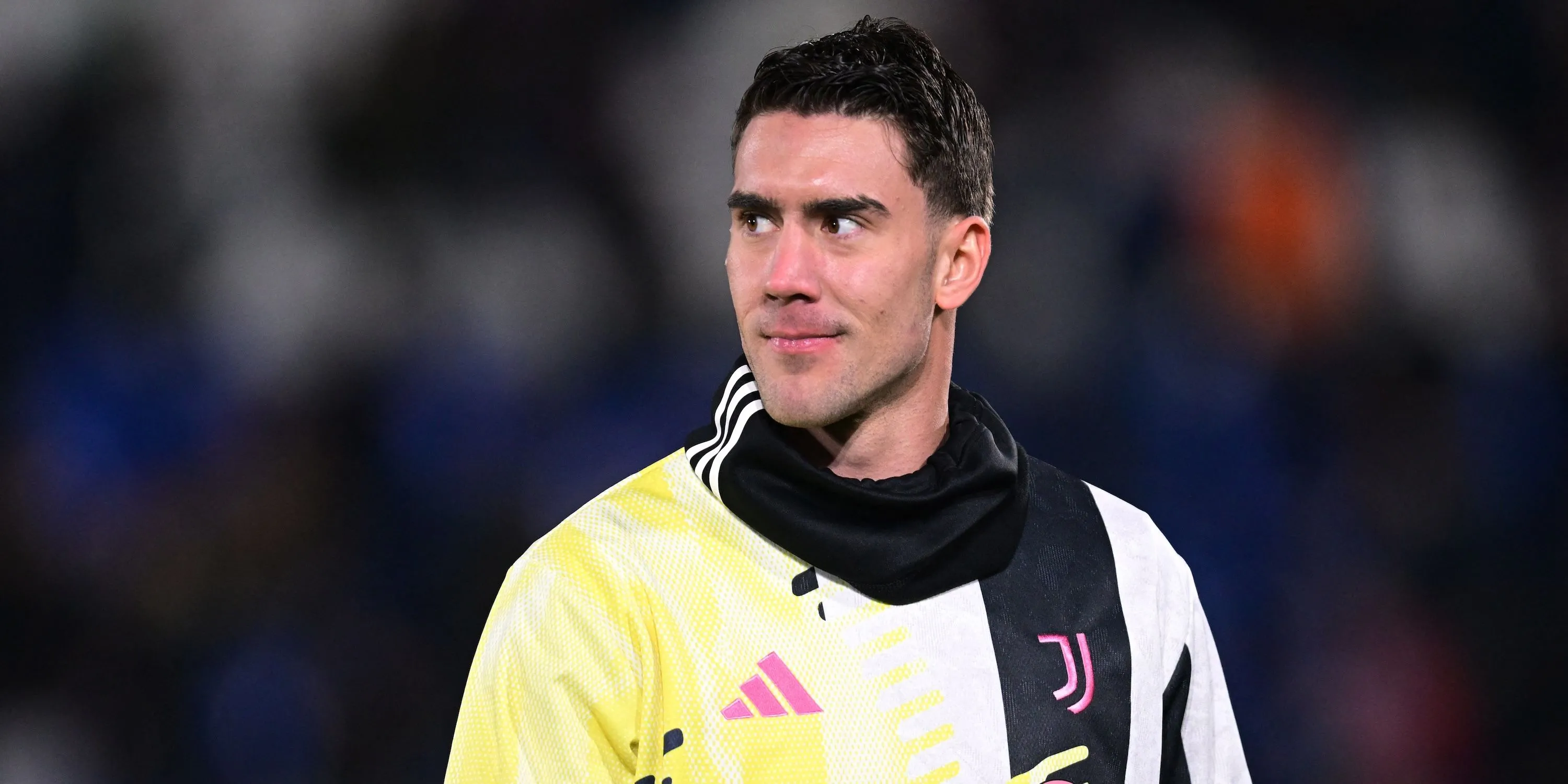 Tiền đạo Dusan Vlahovic của Juventus trong buổi khởi động