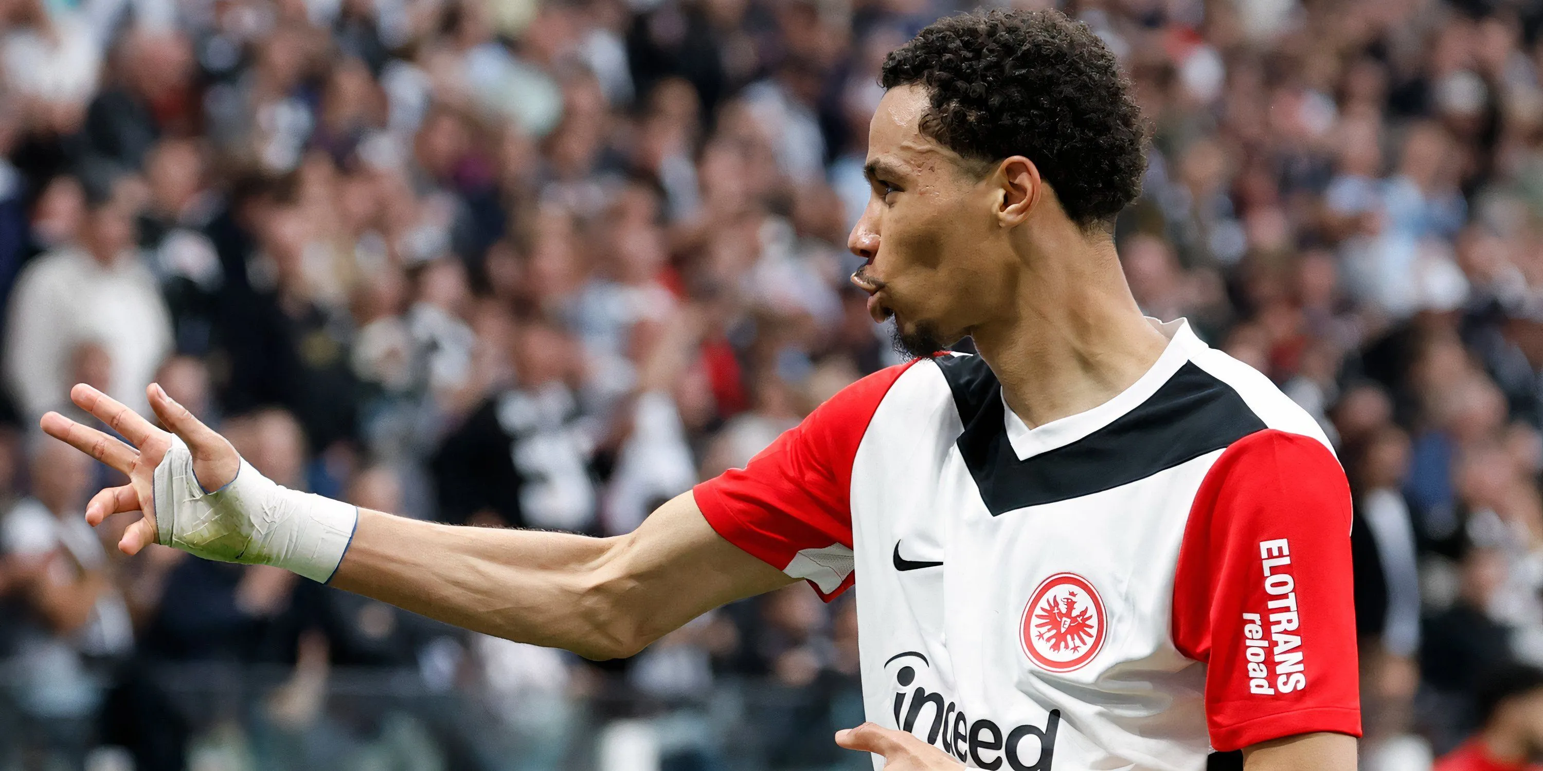 Tiền đạo Hugo Ekitike trong màu áo Eintracht Frankfurt tại Bundesliga