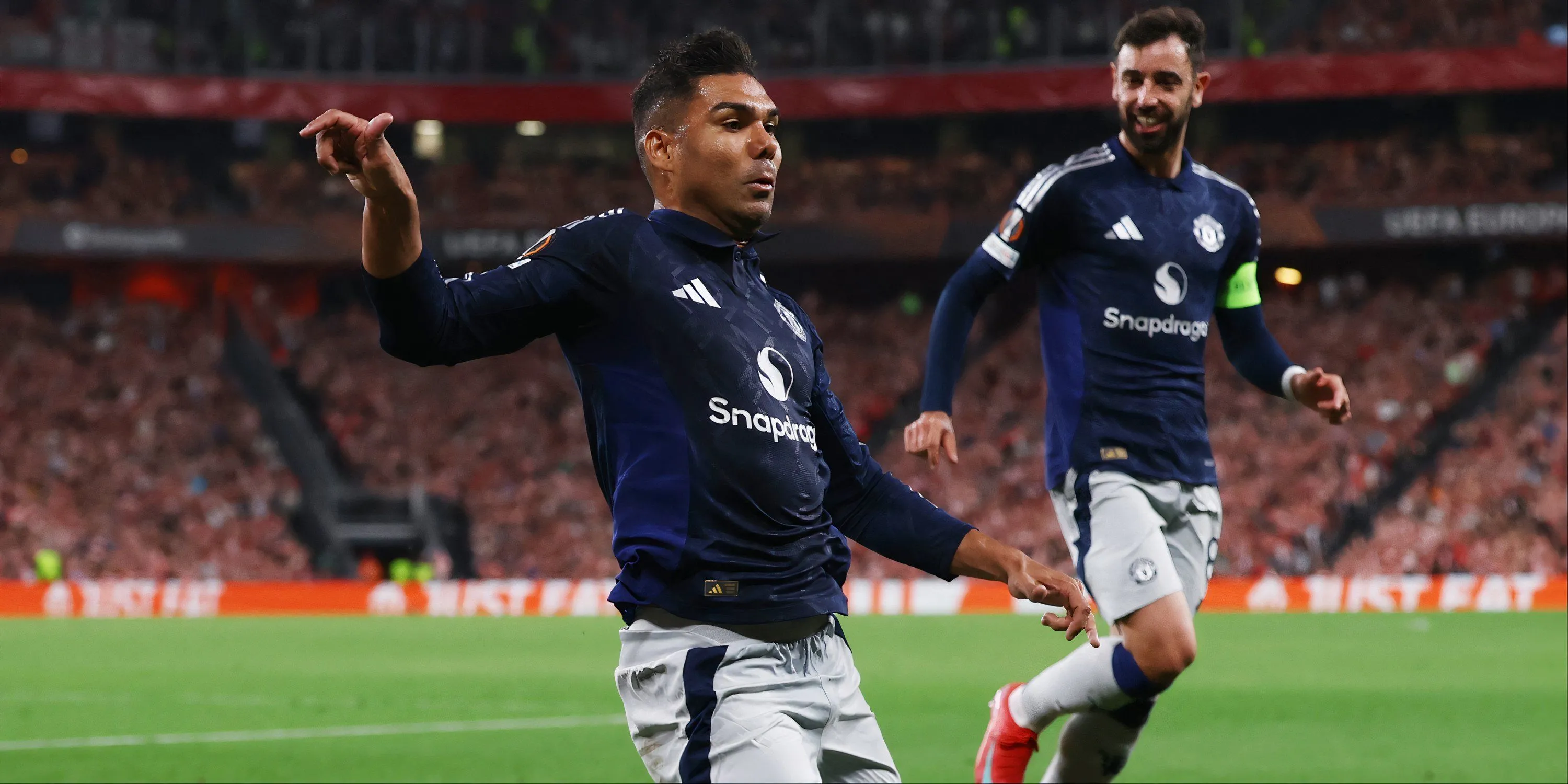 Tiền vệ Casemiro trong màu áo Manchester United thi đấu