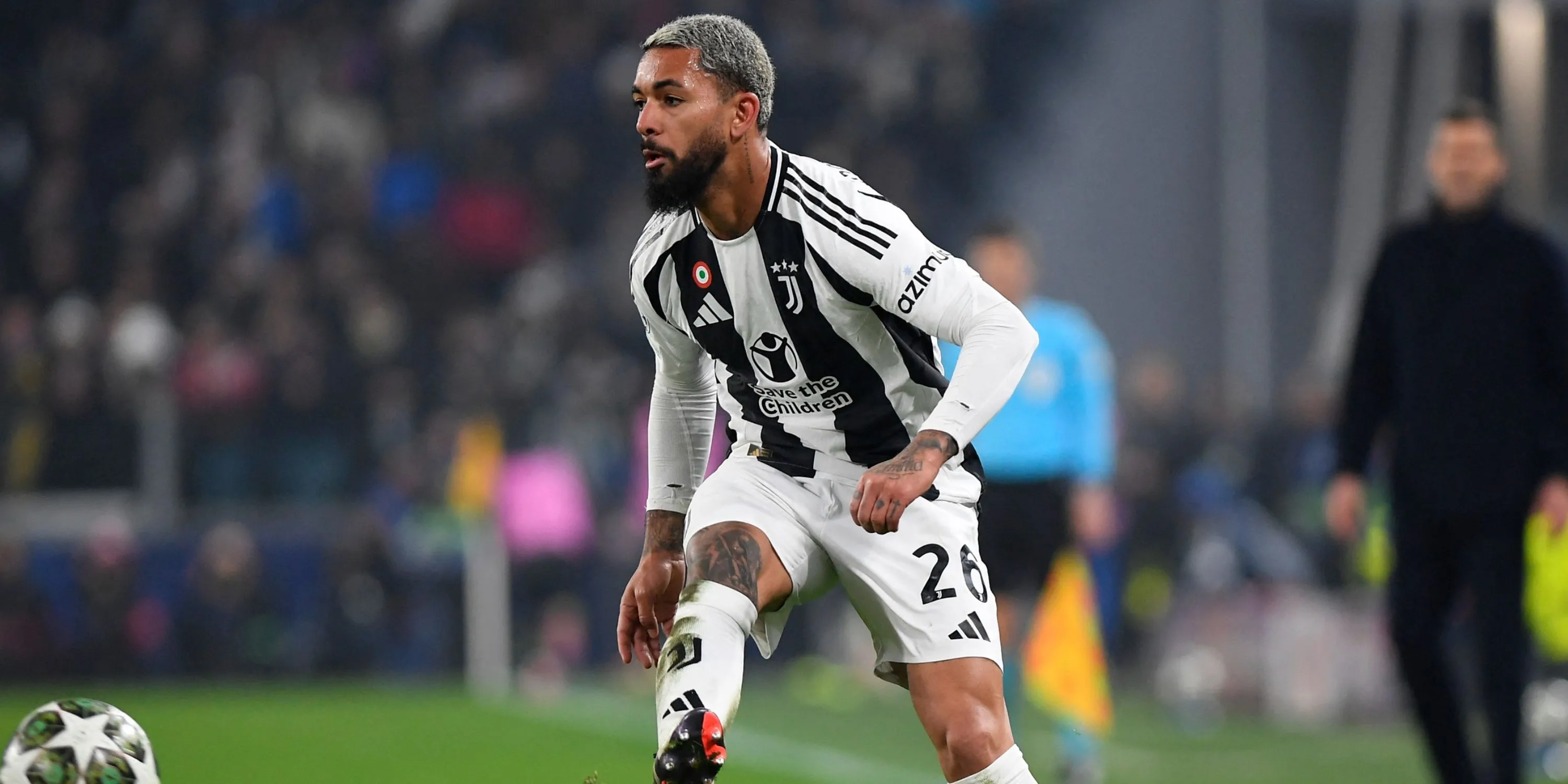 Tiền vệ Douglas Luiz của Juventus, mục tiêu bất ngờ của Leeds