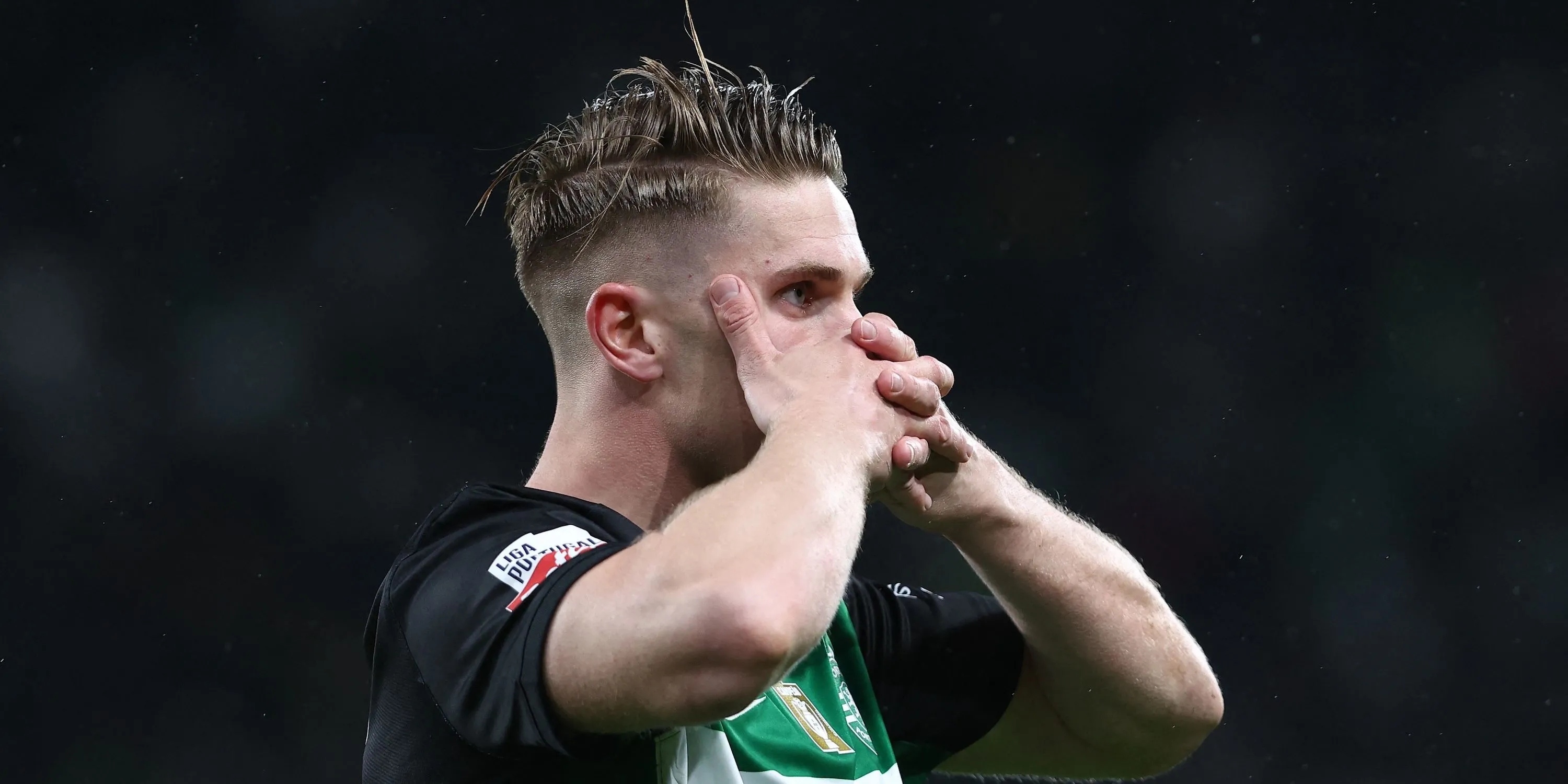 Viktor Gyokeres ăn mừng hat-trick trong màu áo Sporting Lisbon
