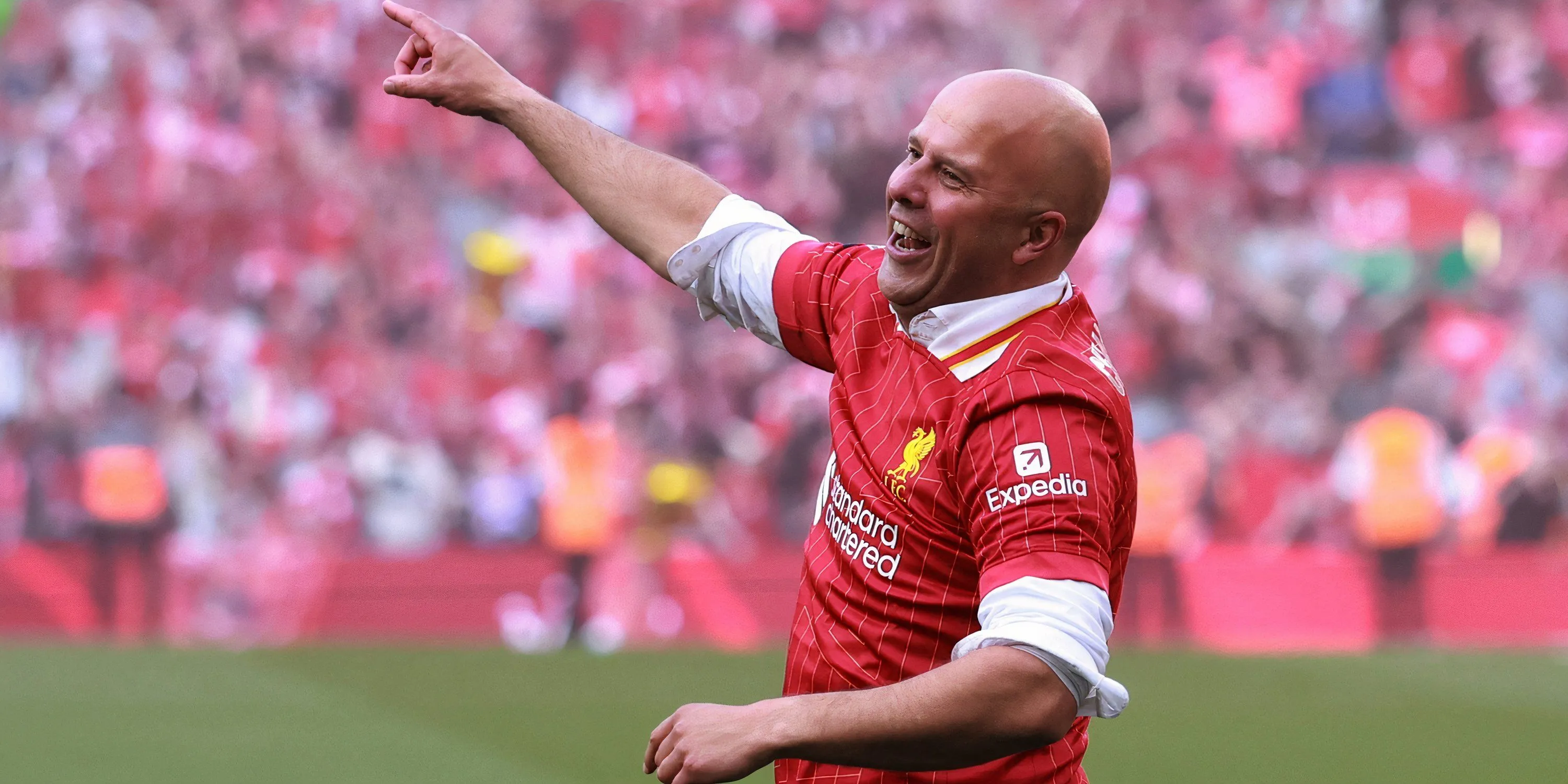 Arne Slot, HLV Liverpool, ăn mừng chiến thắng Premier League.