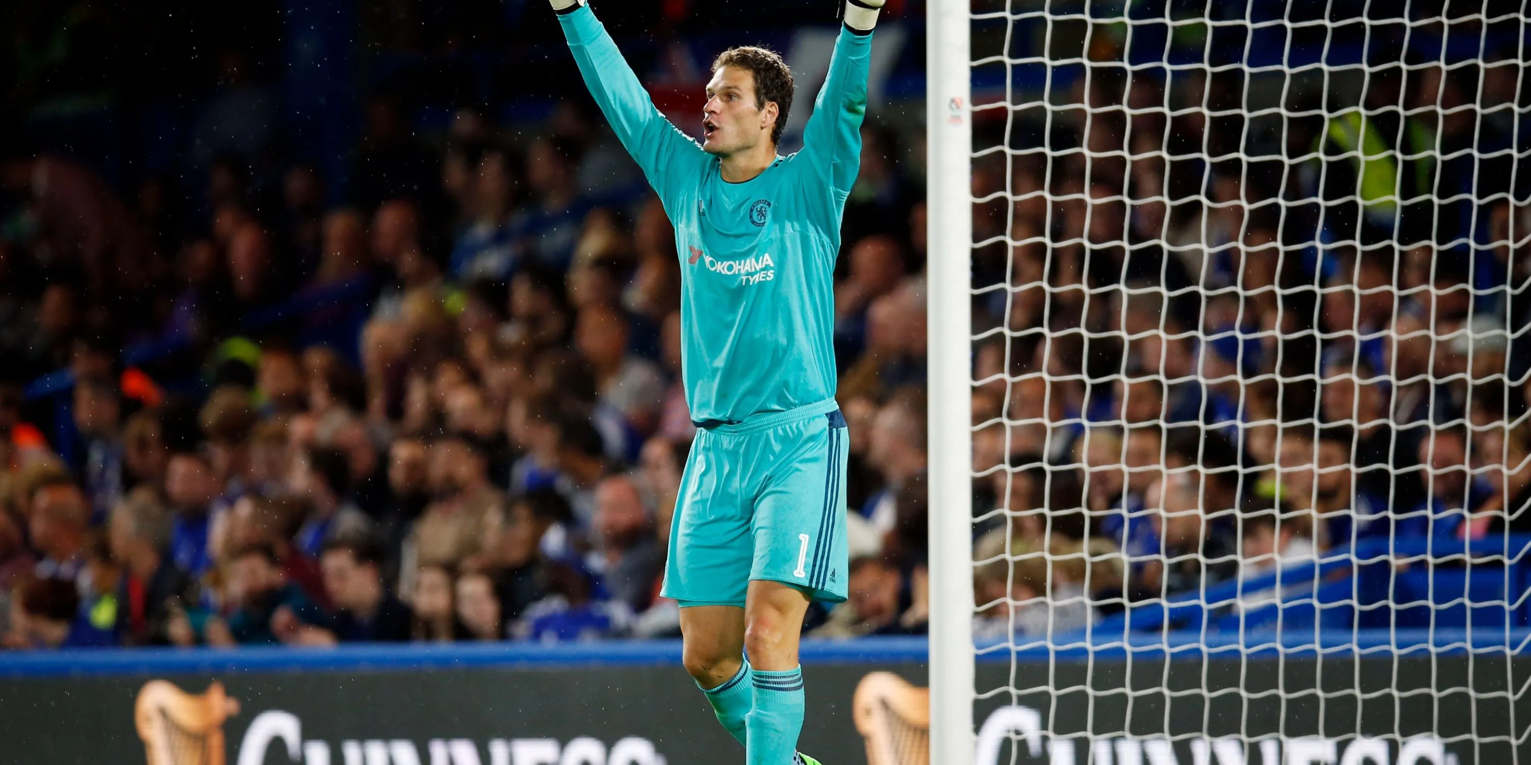 Asmir Begovic, một trong những thủ môn cao nhất lịch sử Premier League