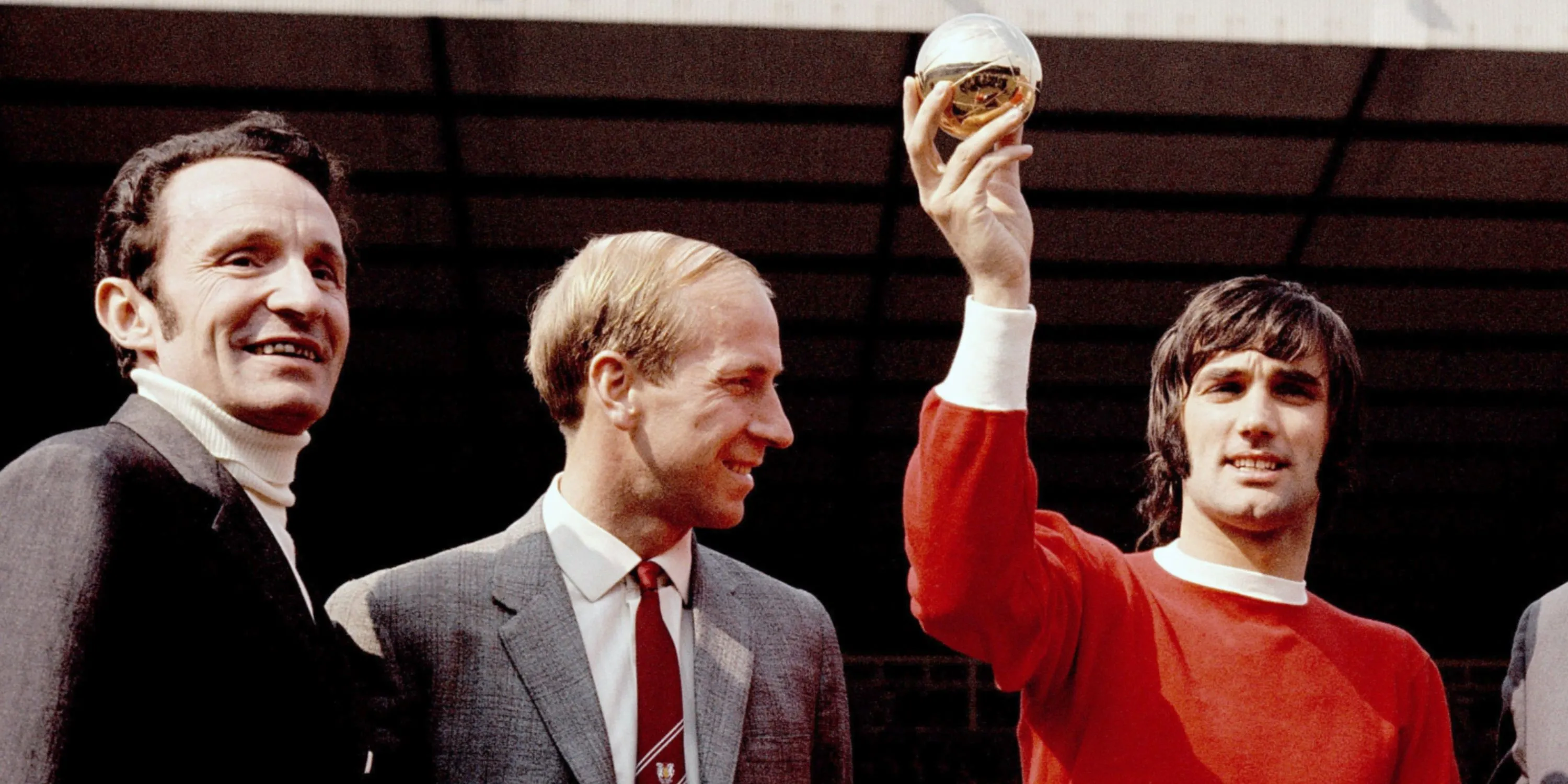 George Best và Bobby Charlton với danh hiệu Cầu thủ xuất sắc nhất châu Âu 1968, biểu tượng Manchester United
