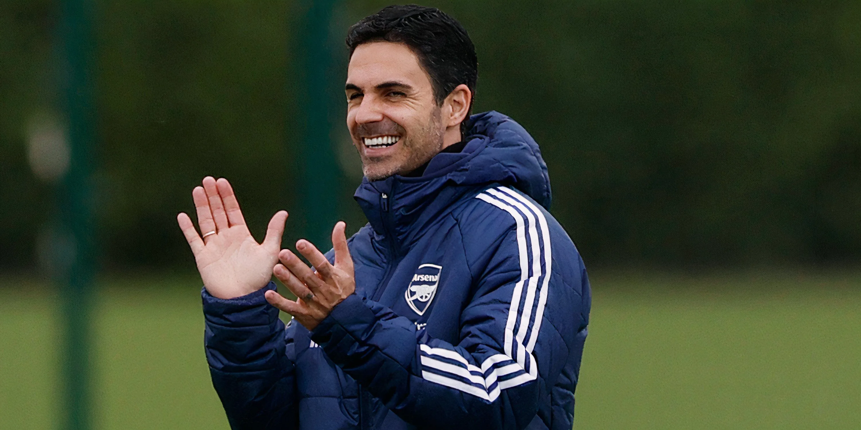 HLV Mikel Arteta chỉ đạo đội hình Arsenal, với thành tích không mấy khả quan khi đối đầu Liverpool tại Anfield.