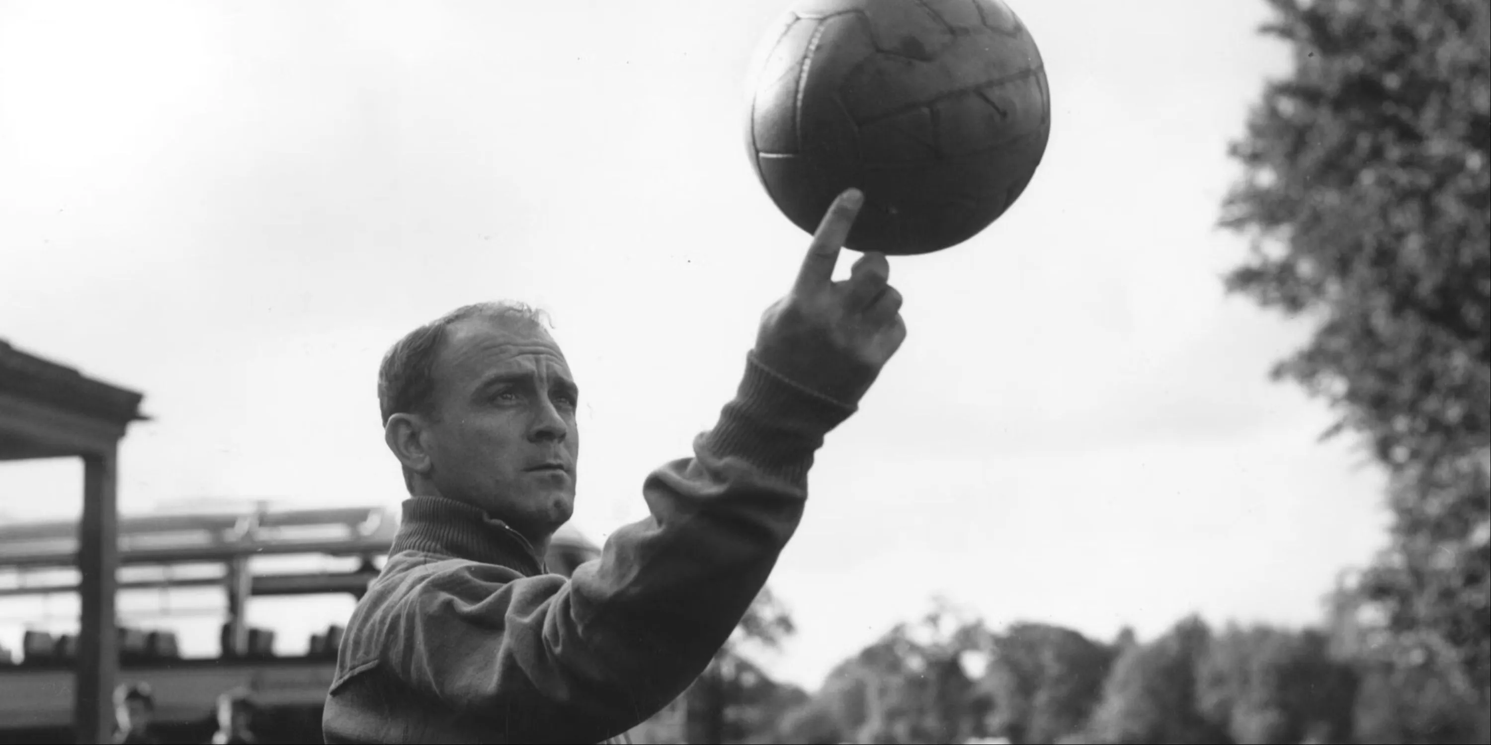 Huyền thoại Alfredo Di Stefano, biểu tượng của Real Madrid giai đoạn 5 lần vô địch Cúp C1 liên tiếp