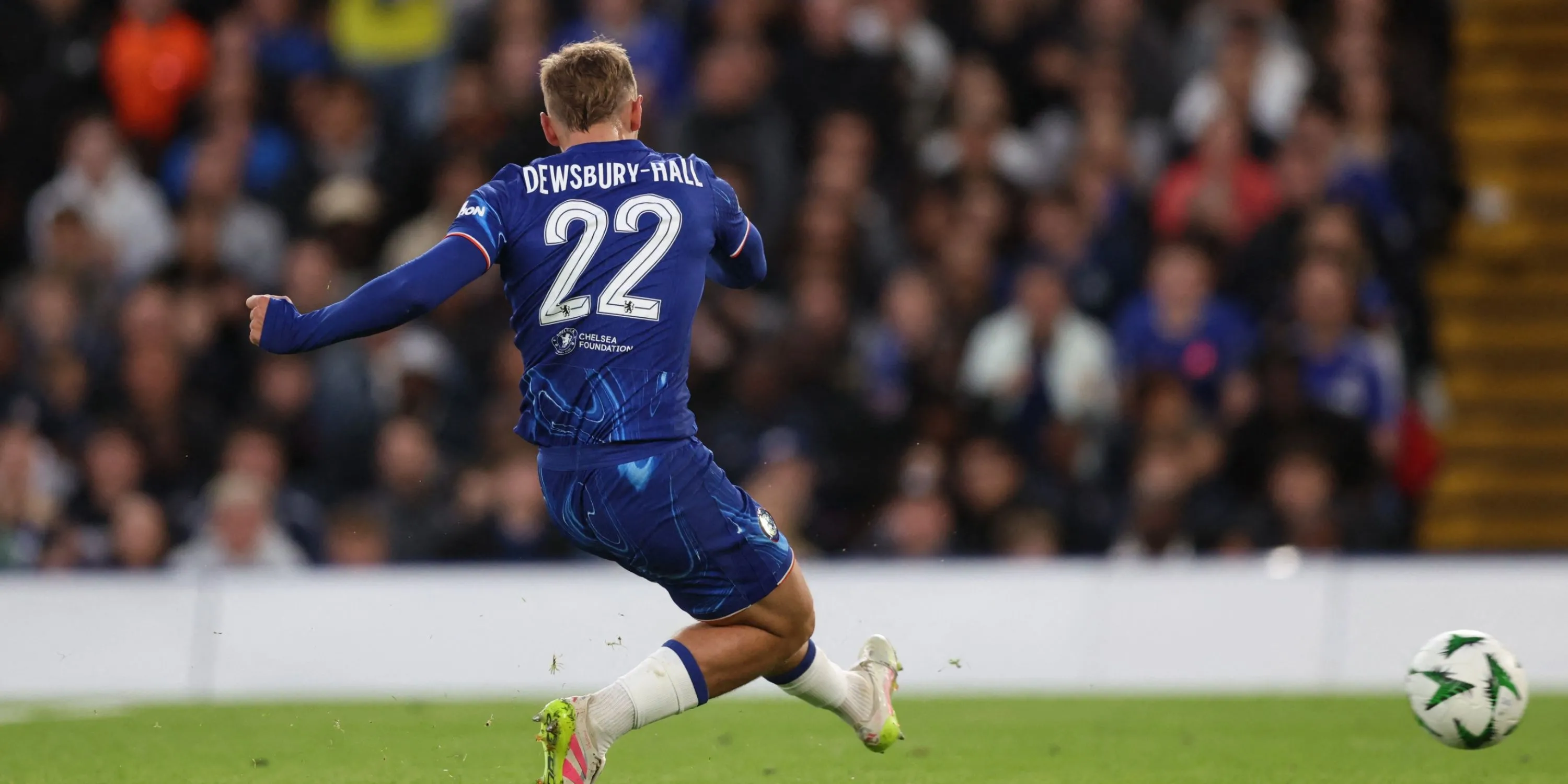 Kiernan Dewsbury-Hall trong màu áo Chelsea, cầu thủ được Fulham nhắm đến