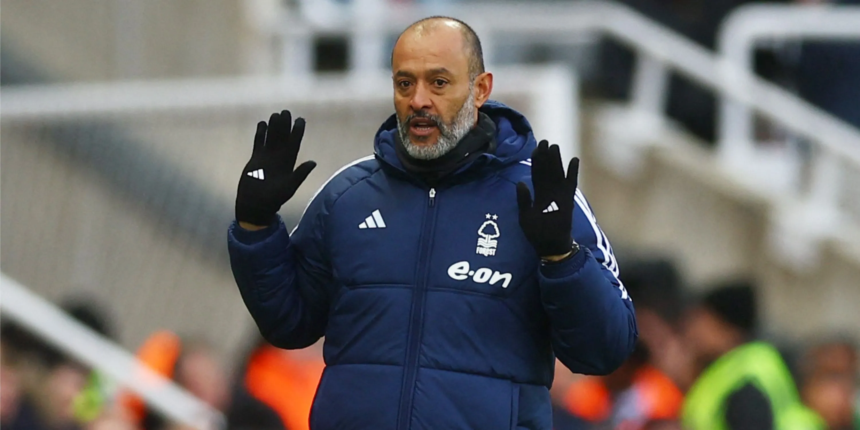 Nuno Espirito Santo, HLV Nottingham Forest, chỉ đạo bên đường biên.