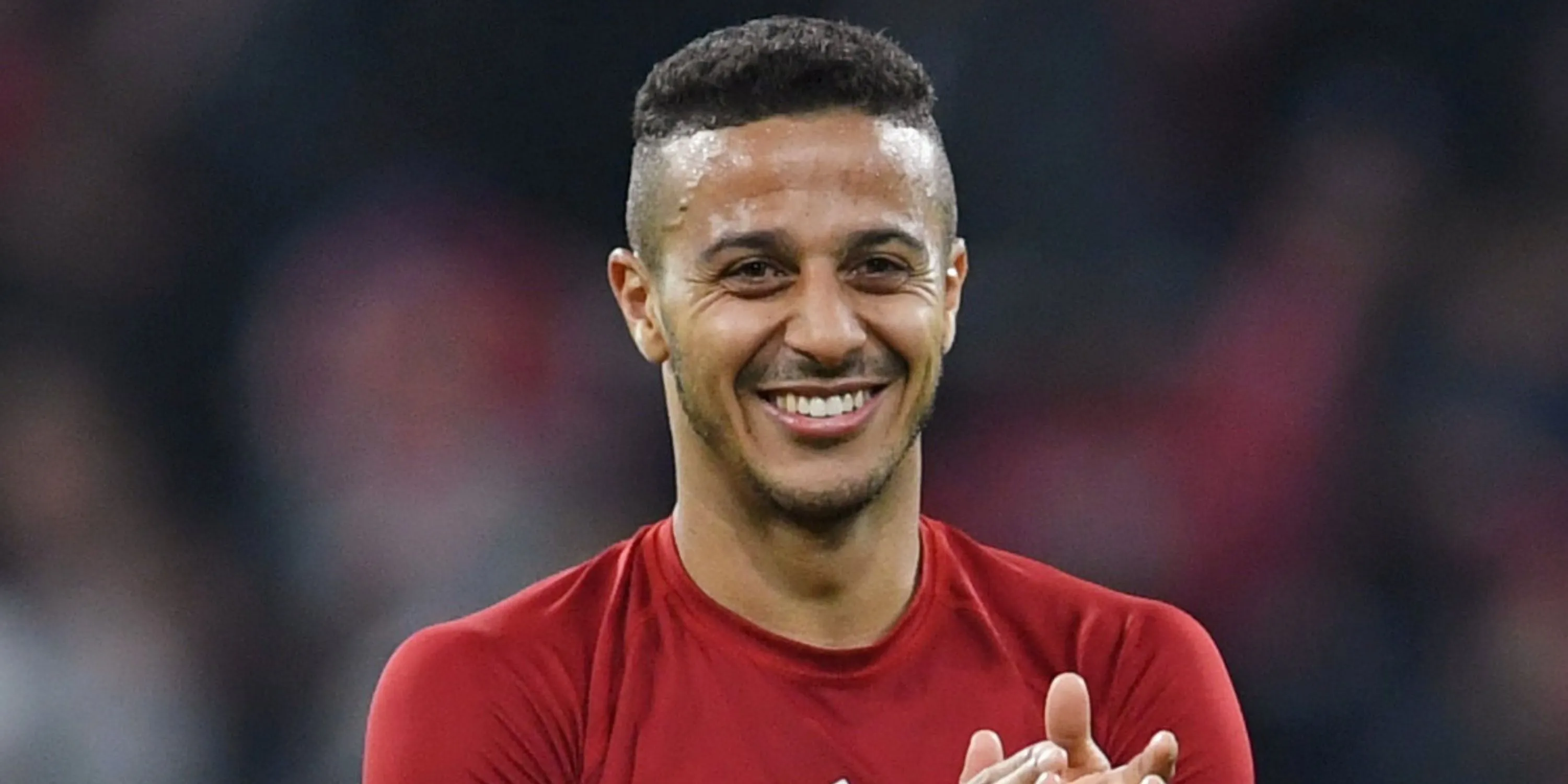 Thiago Alcantara trong màu áo Liverpool