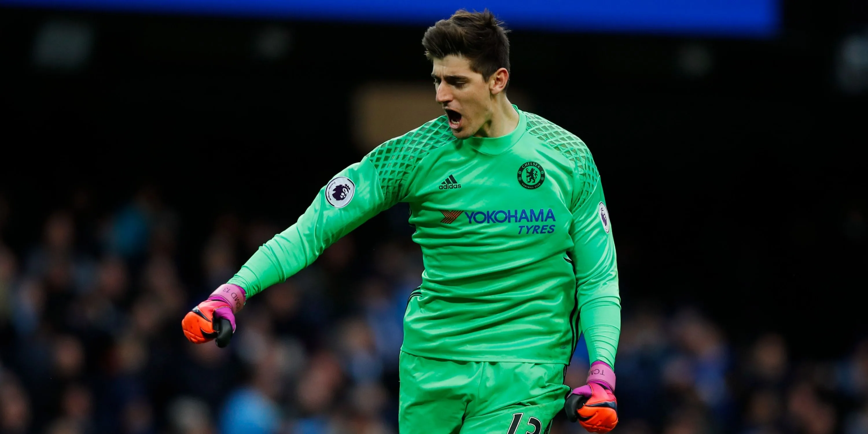 Thủ môn Thibaut Courtois thời còn thi đấu cho Chelsea tại Premier League