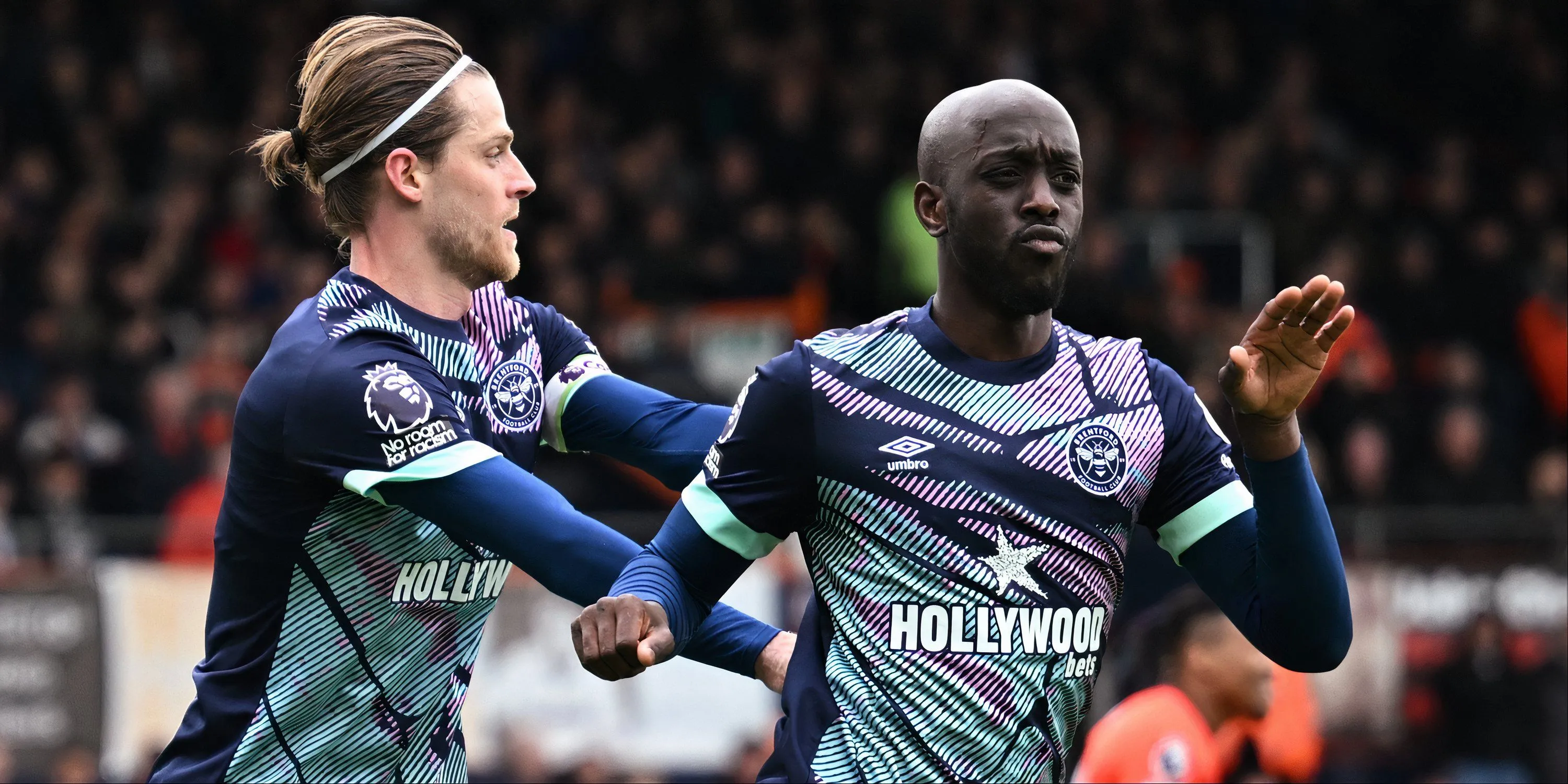 Tiền đạo Yoane Wissa của Brentford ăn mừng bàn thắng sau màn trình diễn ấn tượng