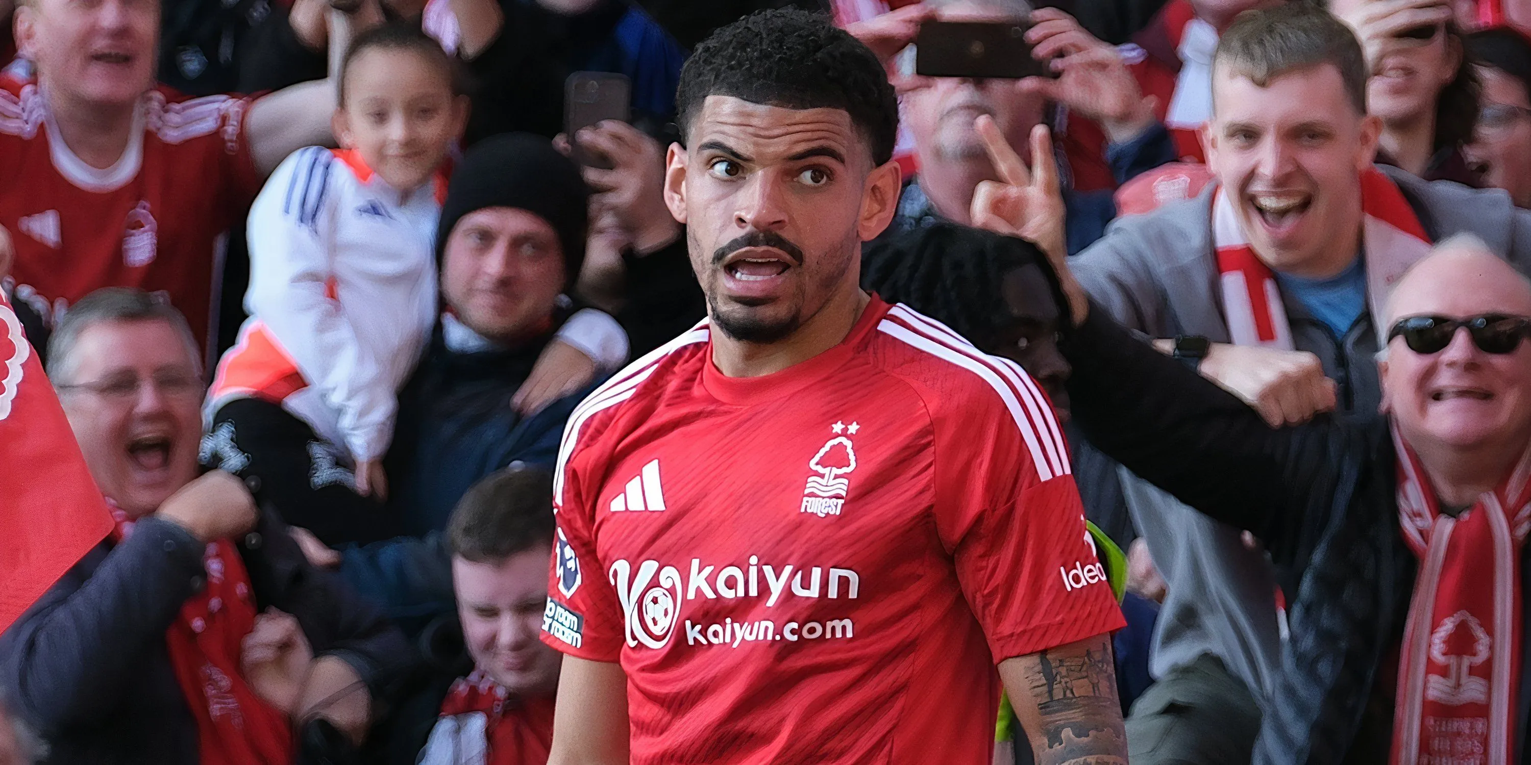 Tiền vệ Morgan Gibbs-White ăn mừng bàn thắng trong màu áo Nottingham Forest