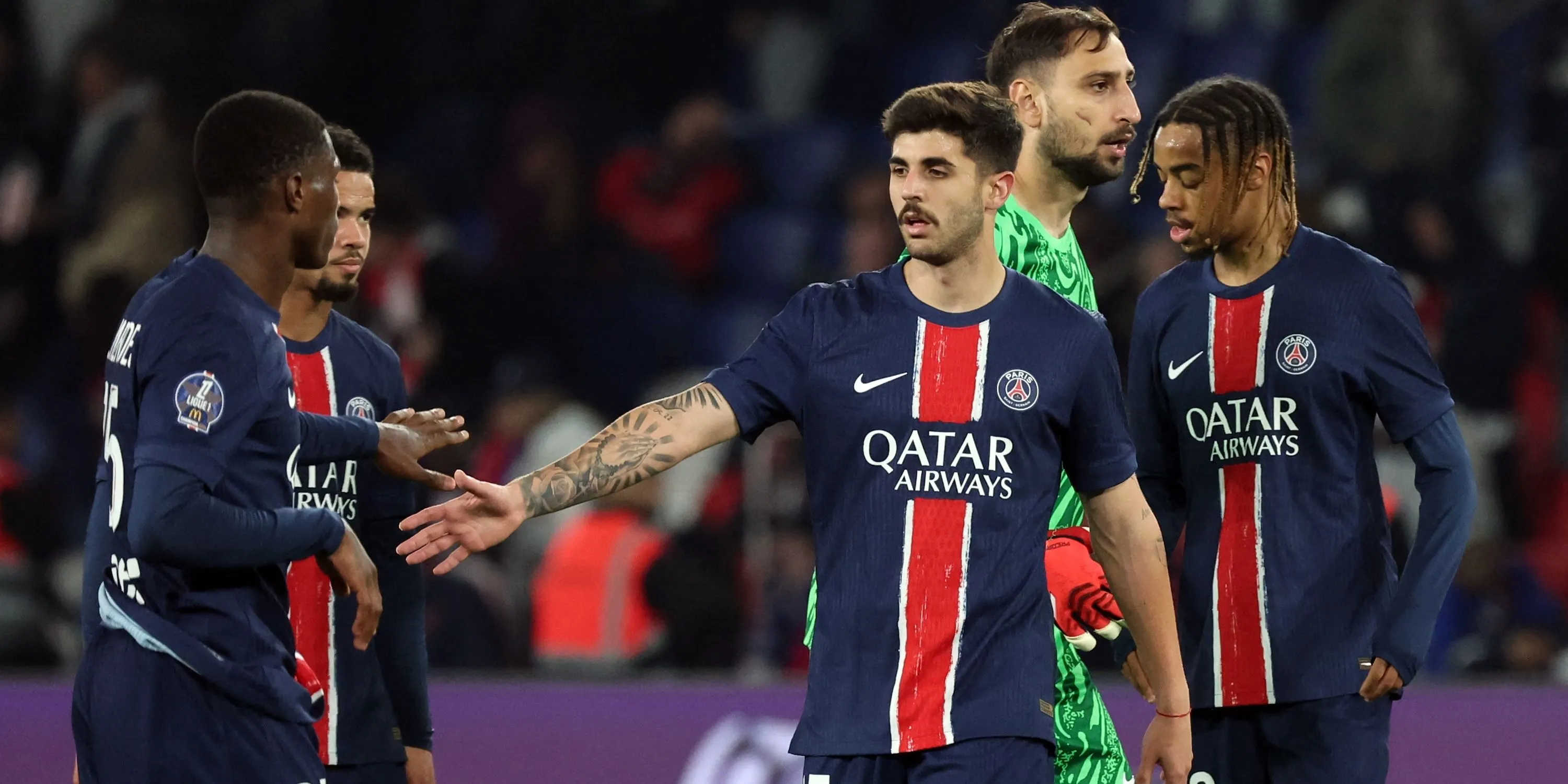 Trung vệ Lucas Beraldo cùng đồng đội tại Paris Saint-Germain