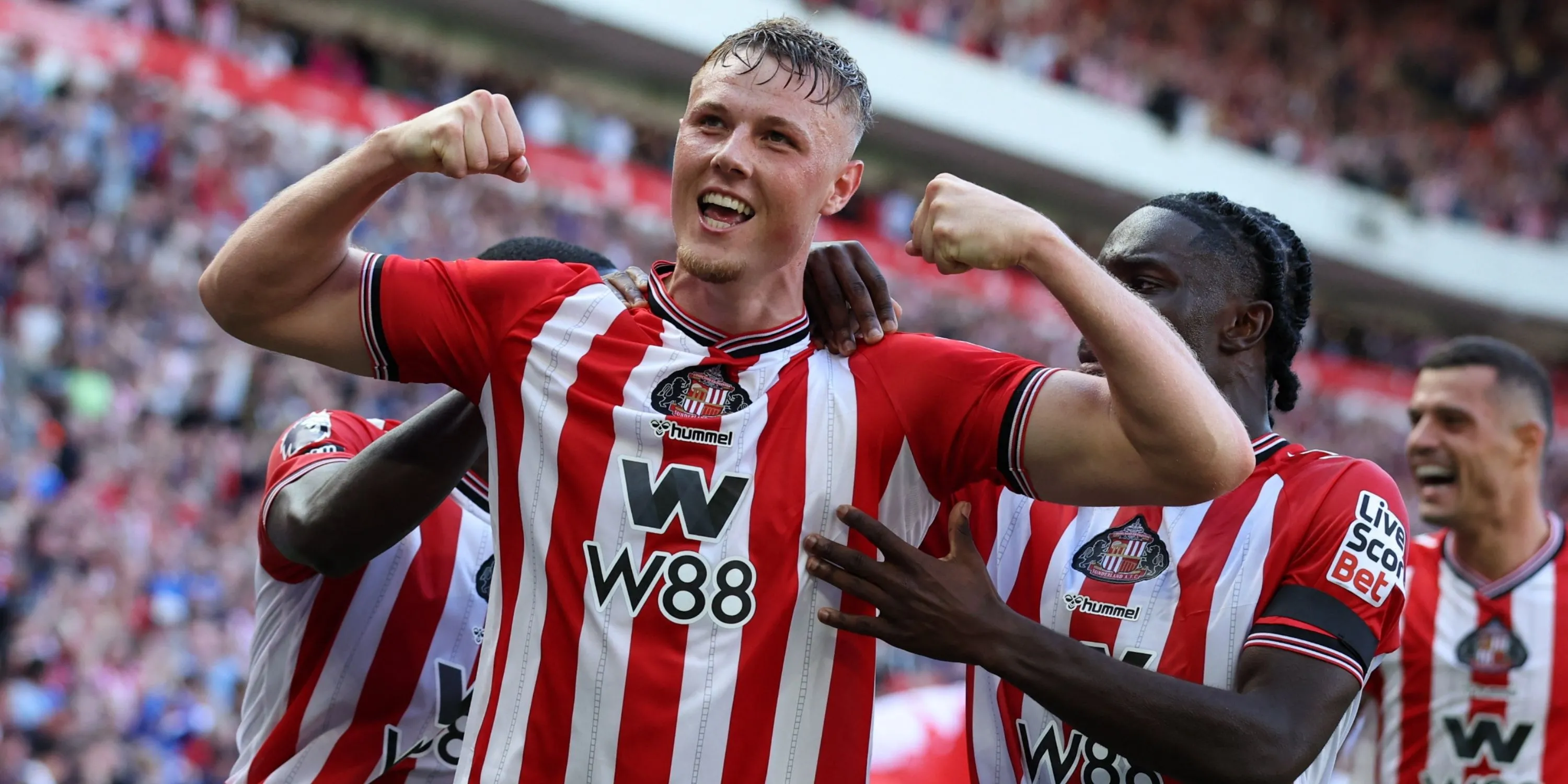 Cầu thủ Sunderland ăn mừng bàn thắng tại Premier League, biểu tượng của tinh thần chiến đấu
