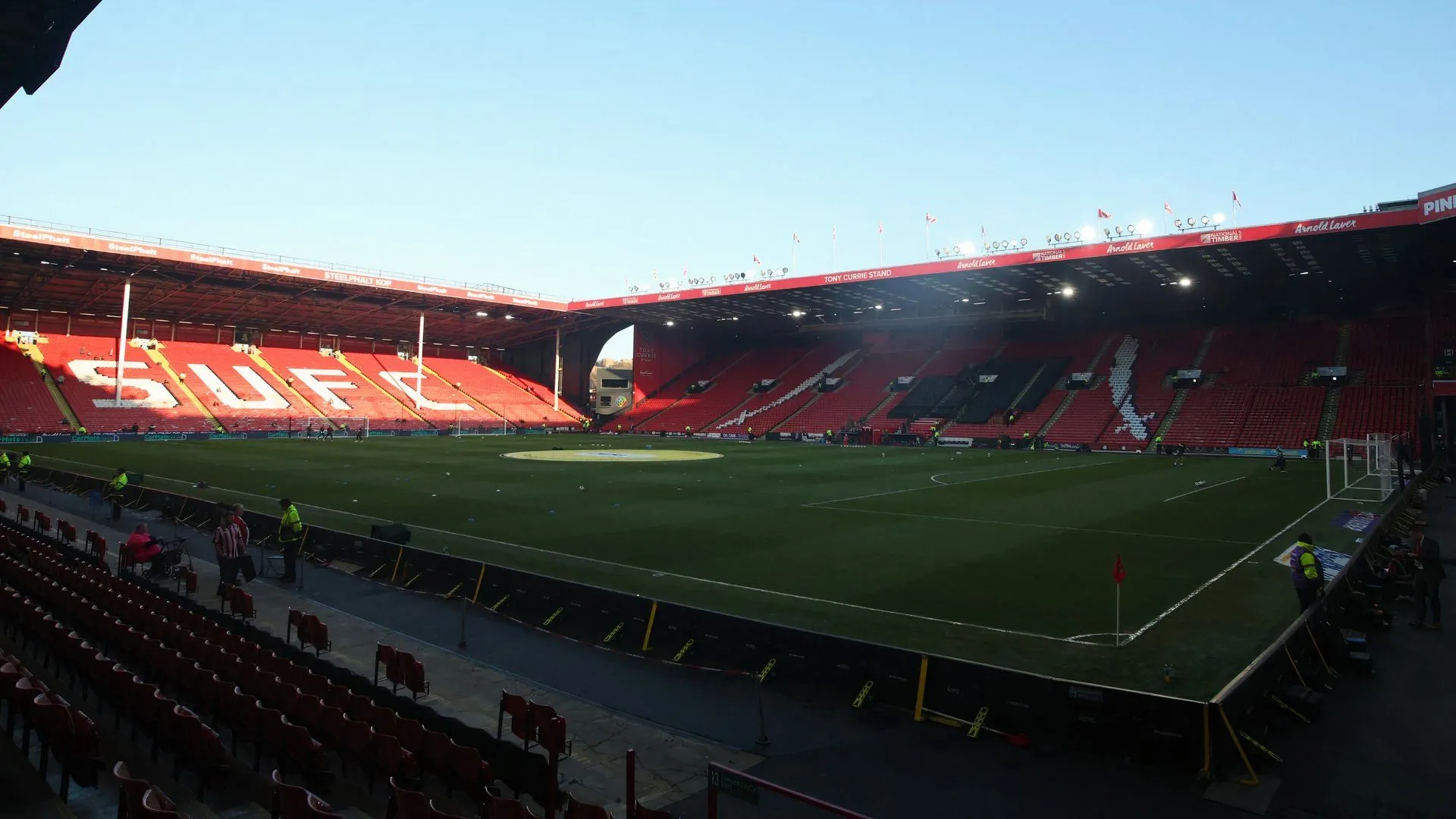 Sân vận động Bramall Lane, sân nhà của Sheffield United, nơi Ricky Holmes chuyển đến sau Charlton