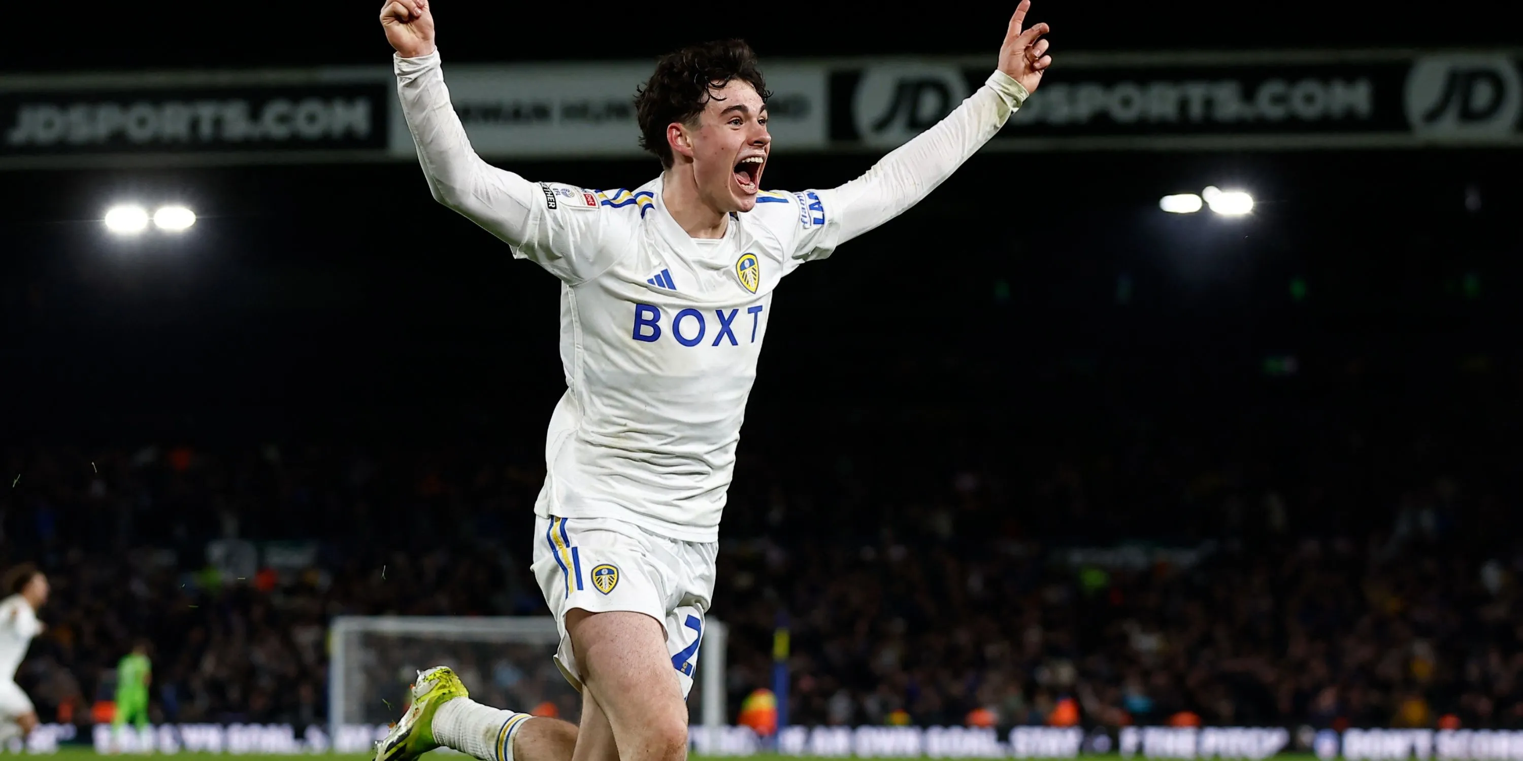 Archie Gray trong màu áo Leeds United thể hiện sự đa năng ấn tượng dưới thời HLV Daniel Farke.