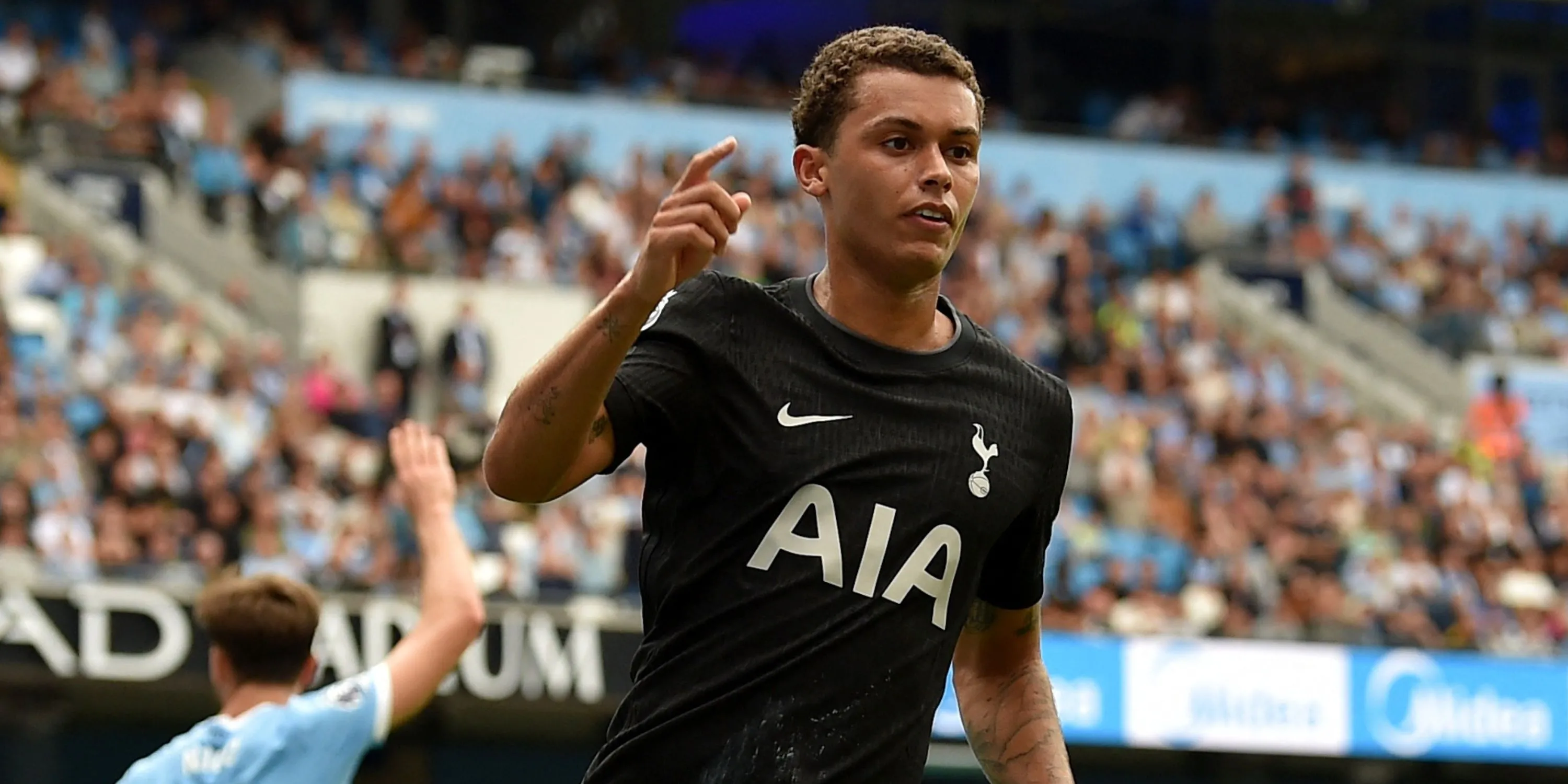 Brennan Johnson, cầu thủ chạy cánh đầy triển vọng của Tottenham, sẵn sàng tỏa sáng ở Champions League.